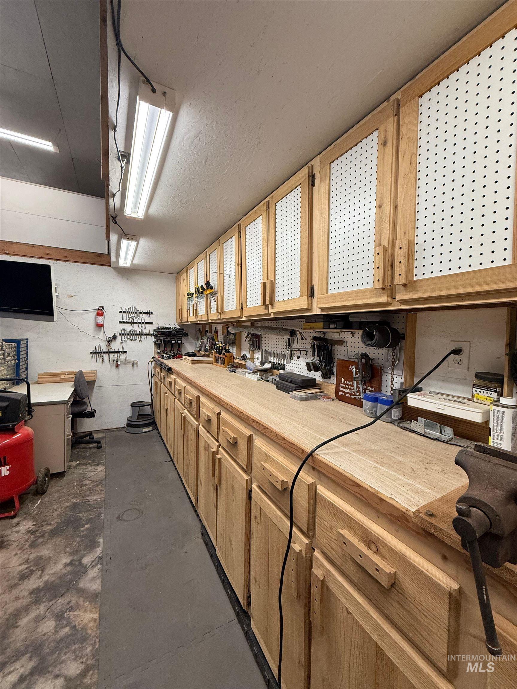 164 Beaver Nob Dr, Kamiah, Idaho 83536, 2 Bedrooms, 2 Bathrooms, Residential For Sale, Price $580,000,MLS 98964480