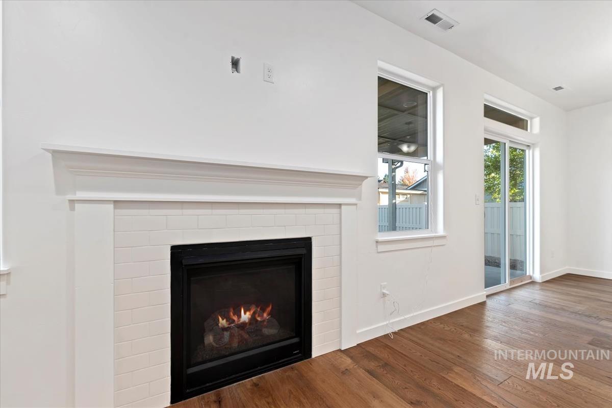 2308 E ELM GROVE DR, Nampa, Idaho 83686, 3 Bedrooms, 2 Bathrooms, Residential For Sale, Price $394,900,MLS 98964481