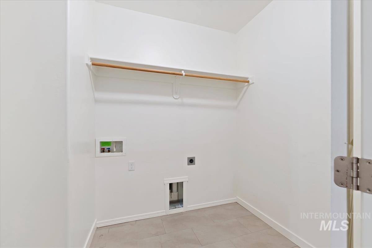 2308 E ELM GROVE DR, Nampa, Idaho 83686, 3 Bedrooms, 2 Bathrooms, Residential For Sale, Price $394,900,MLS 98964481