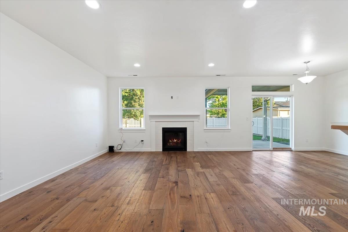 2308 E ELM GROVE DR, Nampa, Idaho 83686, 3 Bedrooms, 2 Bathrooms, Residential For Sale, Price $394,900,MLS 98964481