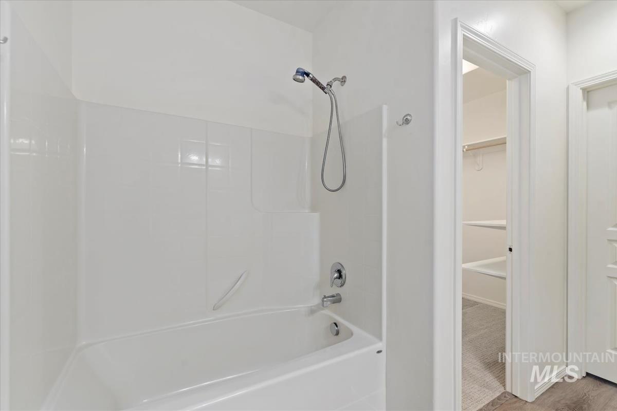 2308 E ELM GROVE DR, Nampa, Idaho 83686, 3 Bedrooms, 2 Bathrooms, Residential For Sale, Price $394,900,MLS 98964481