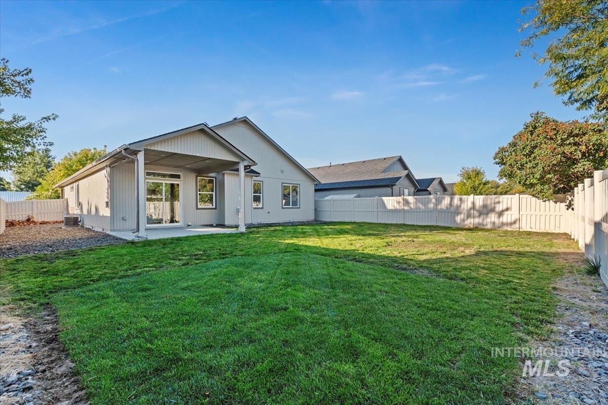 2308 E ELM GROVE DR, Nampa, Idaho 83686, 3 Bedrooms, 2 Bathrooms, Residential For Sale, Price $394,900,MLS 98964481