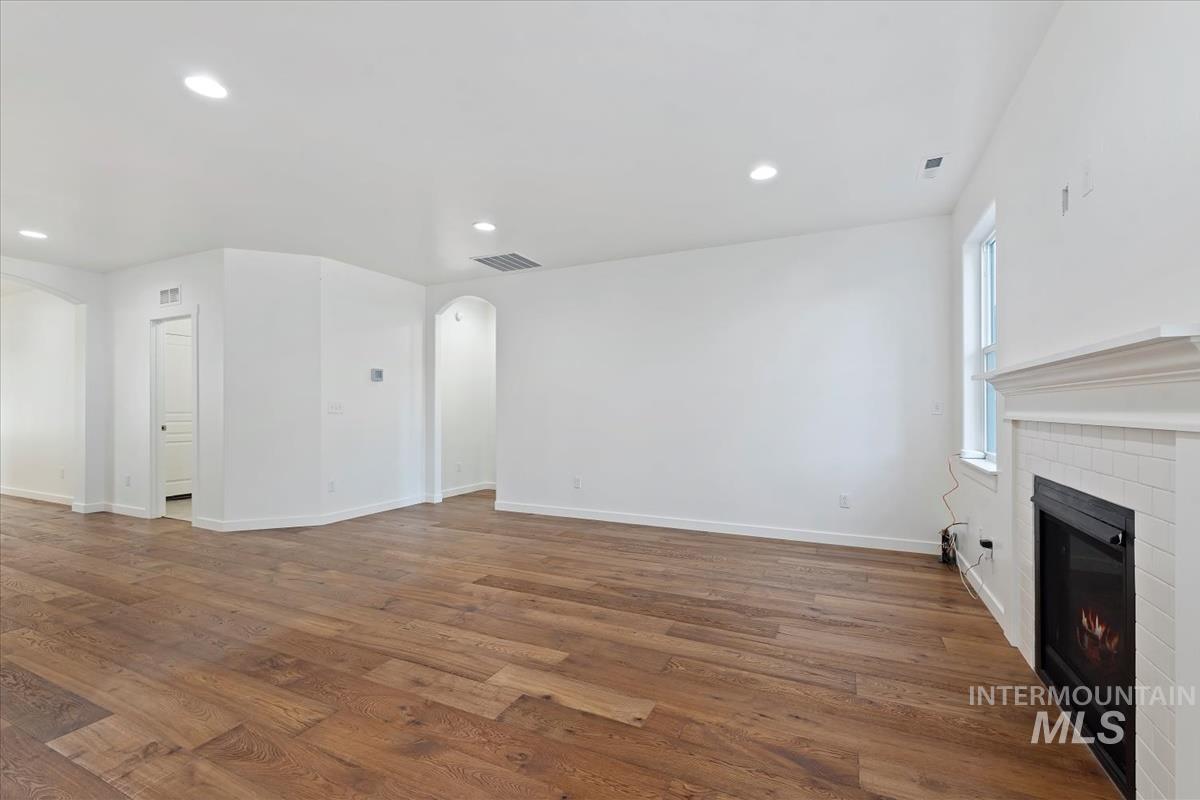 2308 E ELM GROVE DR, Nampa, Idaho 83686, 3 Bedrooms, 2 Bathrooms, Residential For Sale, Price $394,900,MLS 98964481