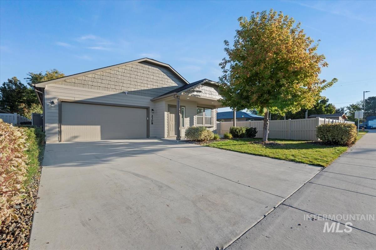 2308 E ELM GROVE DR, Nampa, Idaho 83686, 3 Bedrooms, 2 Bathrooms, Residential For Sale, Price $394,900,MLS 98964481