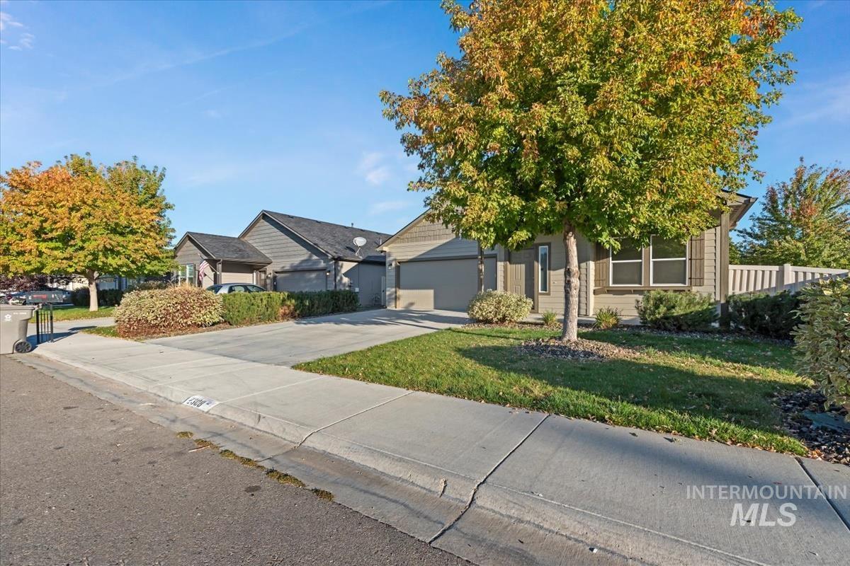 2308 E ELM GROVE DR, Nampa, Idaho 83686, 3 Bedrooms, 2 Bathrooms, Residential For Sale, Price $394,900,MLS 98964481