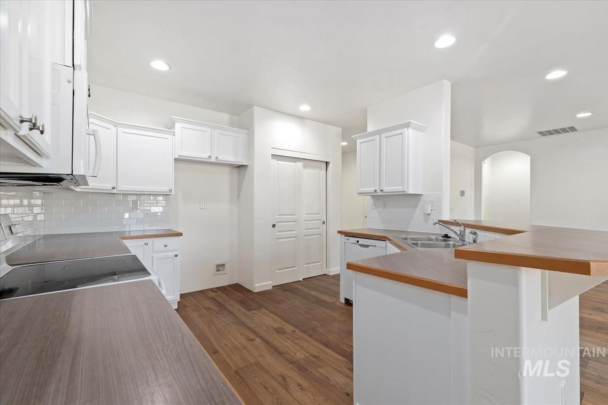 2308 E ELM GROVE DR, Nampa, Idaho 83686, 3 Bedrooms, 2 Bathrooms, Residential For Sale, Price $394,900,MLS 98964481