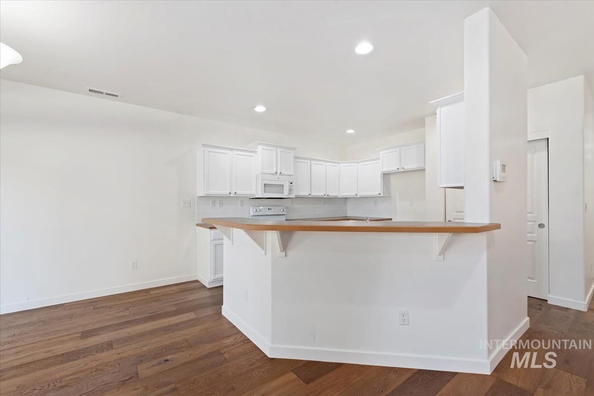 2308 E ELM GROVE DR, Nampa, Idaho 83686, 3 Bedrooms, 2 Bathrooms, Residential For Sale, Price $394,900,MLS 98964481