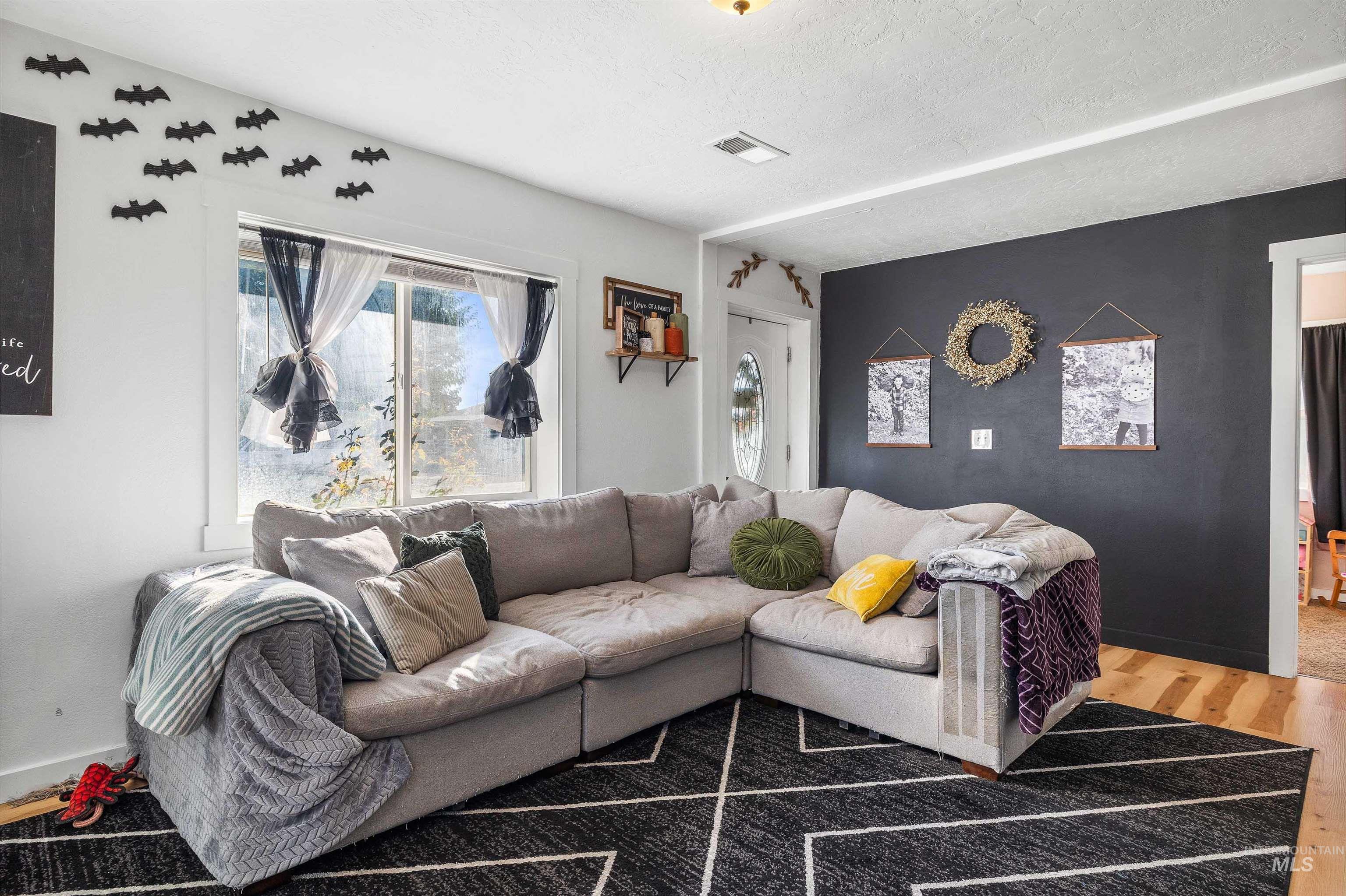 830 Idaho Ave, Filer, Idaho 83328, 3 Bedrooms, 2 Bathrooms, Residential For Sale, Price $299,000,MLS 98964486