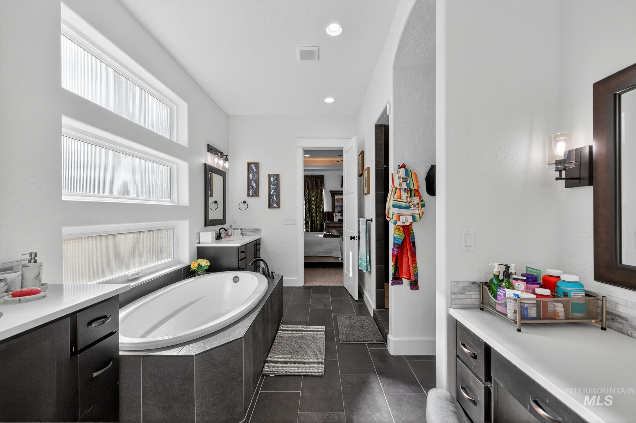 18131 N Phlox Way, Nampa, Idaho 83687, 3 Bedrooms, 3 Bathrooms, Residential For Sale, Price $705,900,MLS 98964494