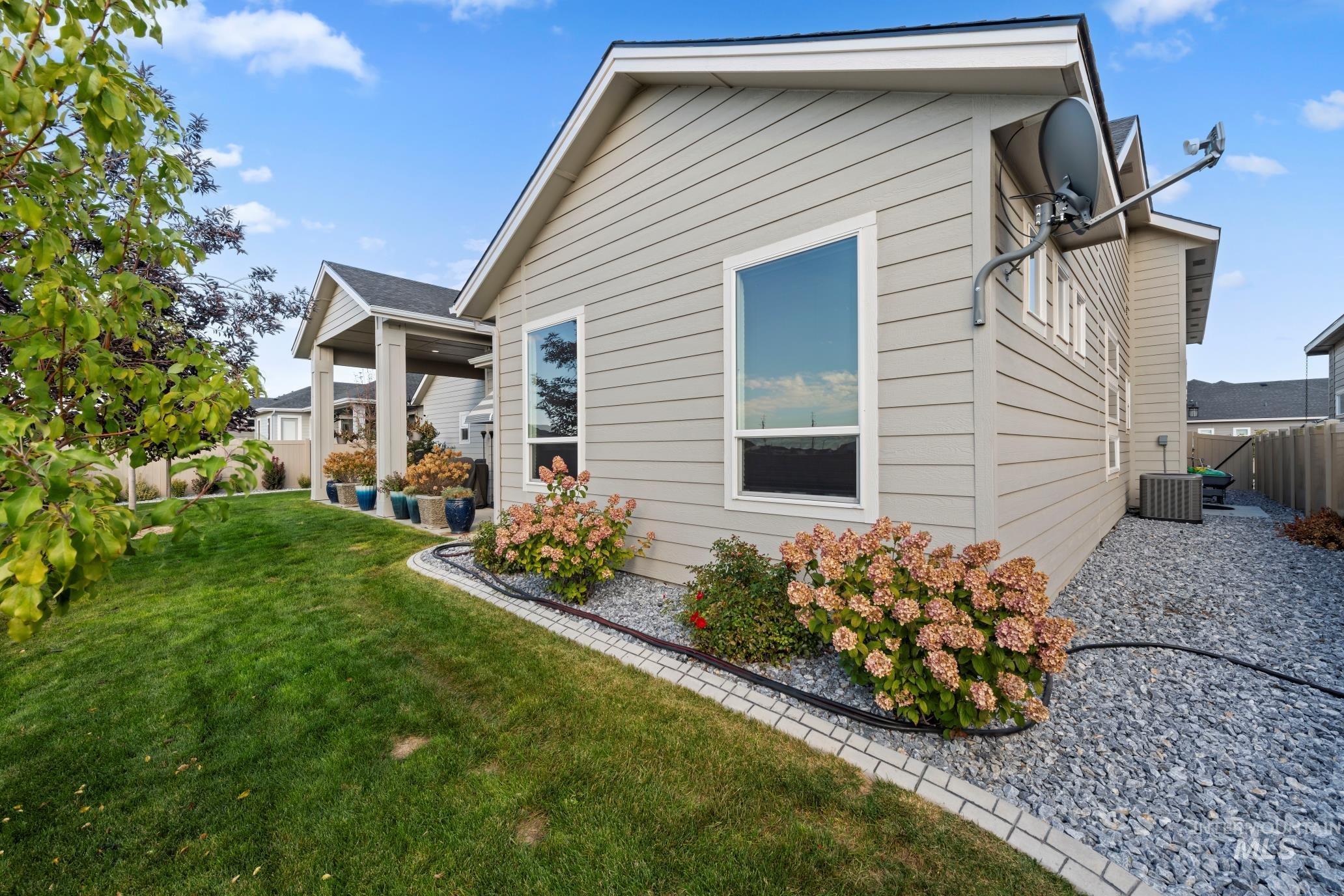 18131 N Phlox Way, Nampa, Idaho 83687, 3 Bedrooms, 3 Bathrooms, Residential For Sale, Price $705,900,MLS 98964494