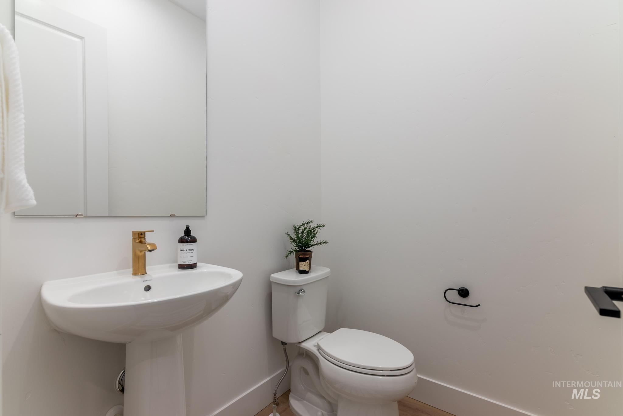 1247 W Osceola St, Middleton, Idaho 83644, 4 Bedrooms, 3.5 Bathrooms, Residential For Sale, Price $654,000,MLS 98964527