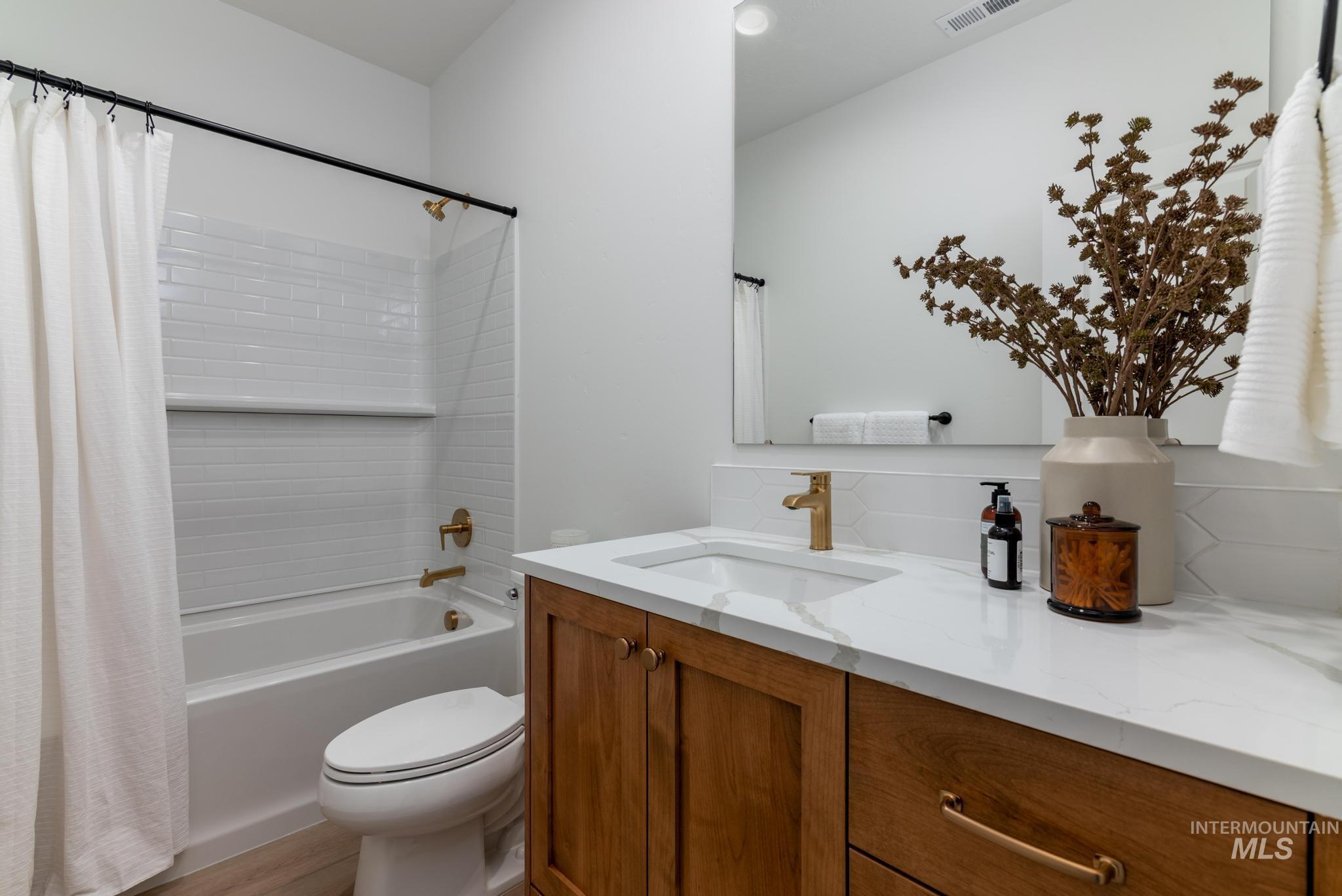 1247 W Osceola St, Middleton, Idaho 83644, 4 Bedrooms, 3.5 Bathrooms, Residential For Sale, Price $654,000,MLS 98964527