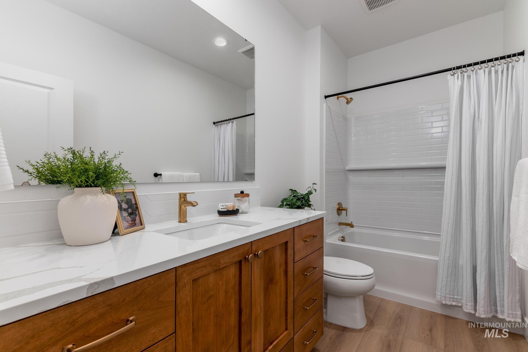 1247 W Osceola St, Middleton, Idaho 83644, 4 Bedrooms, 3.5 Bathrooms, Residential For Sale, Price $654,000,MLS 98964527