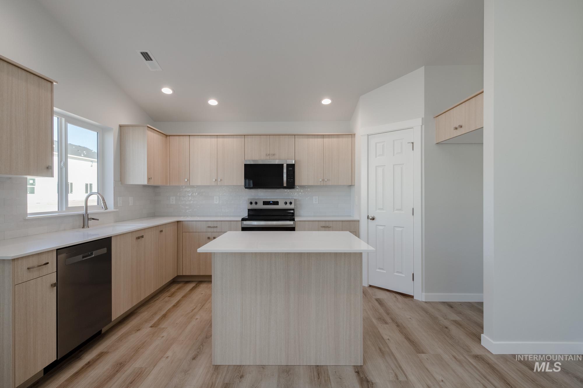 9108 W Camellia St, Nampa, Idaho 83687, 4 Bedrooms, 2 Bathrooms, Residential For Sale, Price $427,990,MLS 98964545