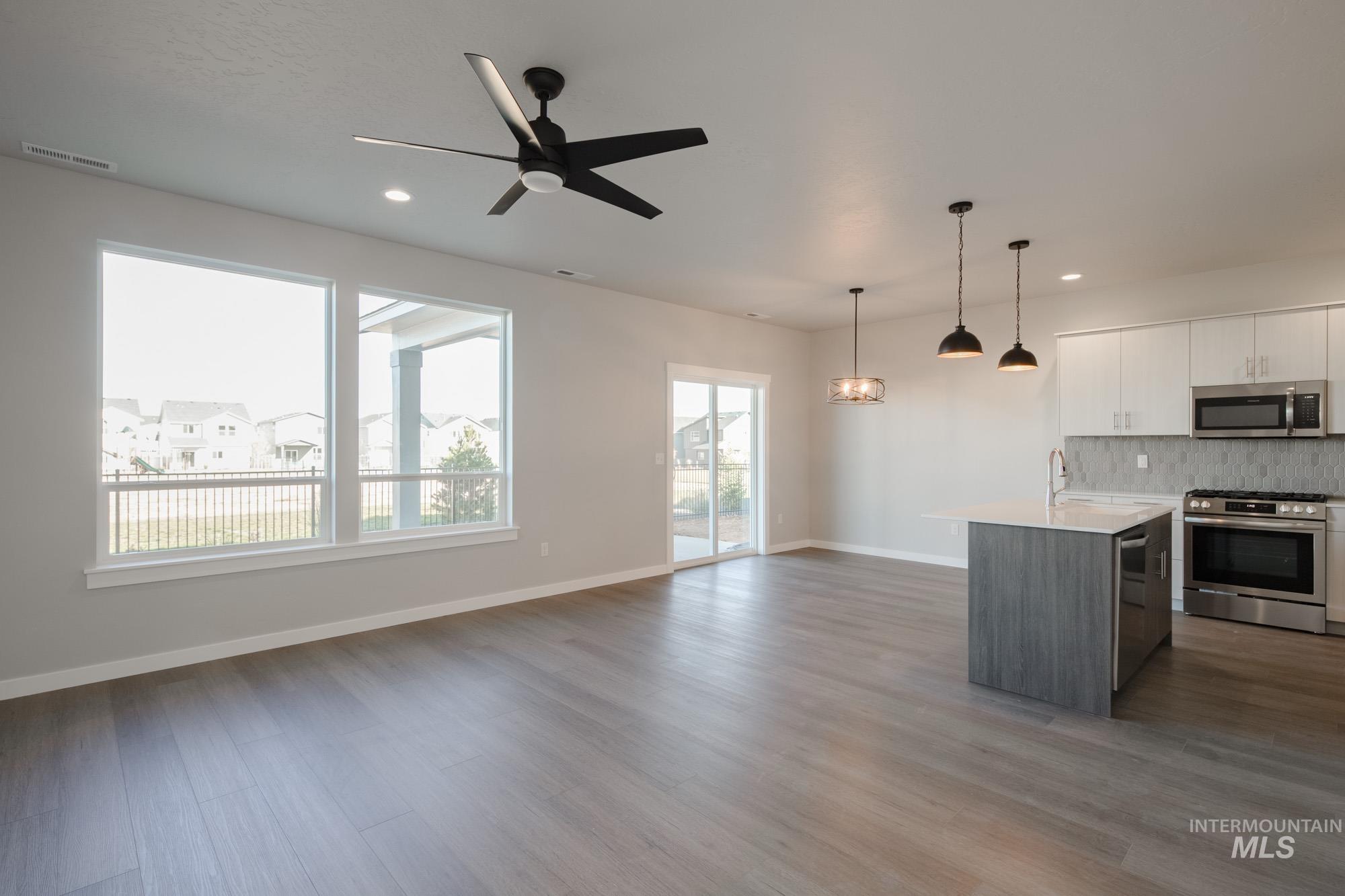 4170 E Hillsong St, Meridian, Idaho 83642, 3 Bedrooms, 2.5 Bathrooms, Residential For Sale, Price $442,990,MLS 98964551