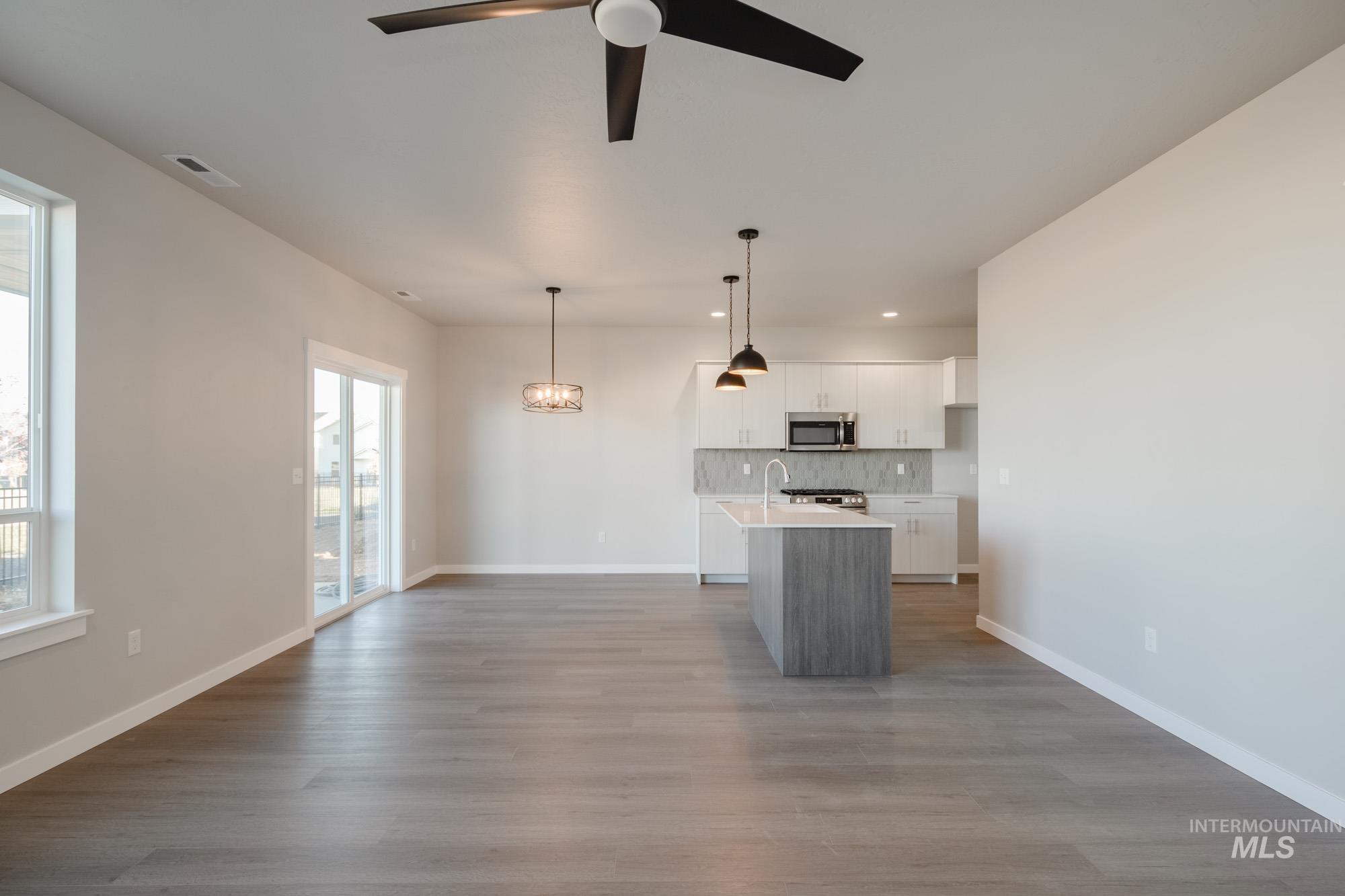 4170 E Hillsong St, Meridian, Idaho 83642, 3 Bedrooms, 2.5 Bathrooms, Residential For Sale, Price $442,990,MLS 98964551