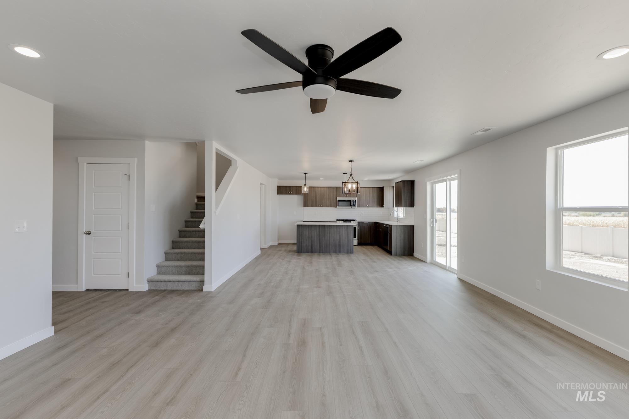 6985 S Old Farm Ave, Meridian, Idaho 83642, 5 Bedrooms, 3 Bathrooms, Residential For Sale, Price $521,990,MLS 98964560