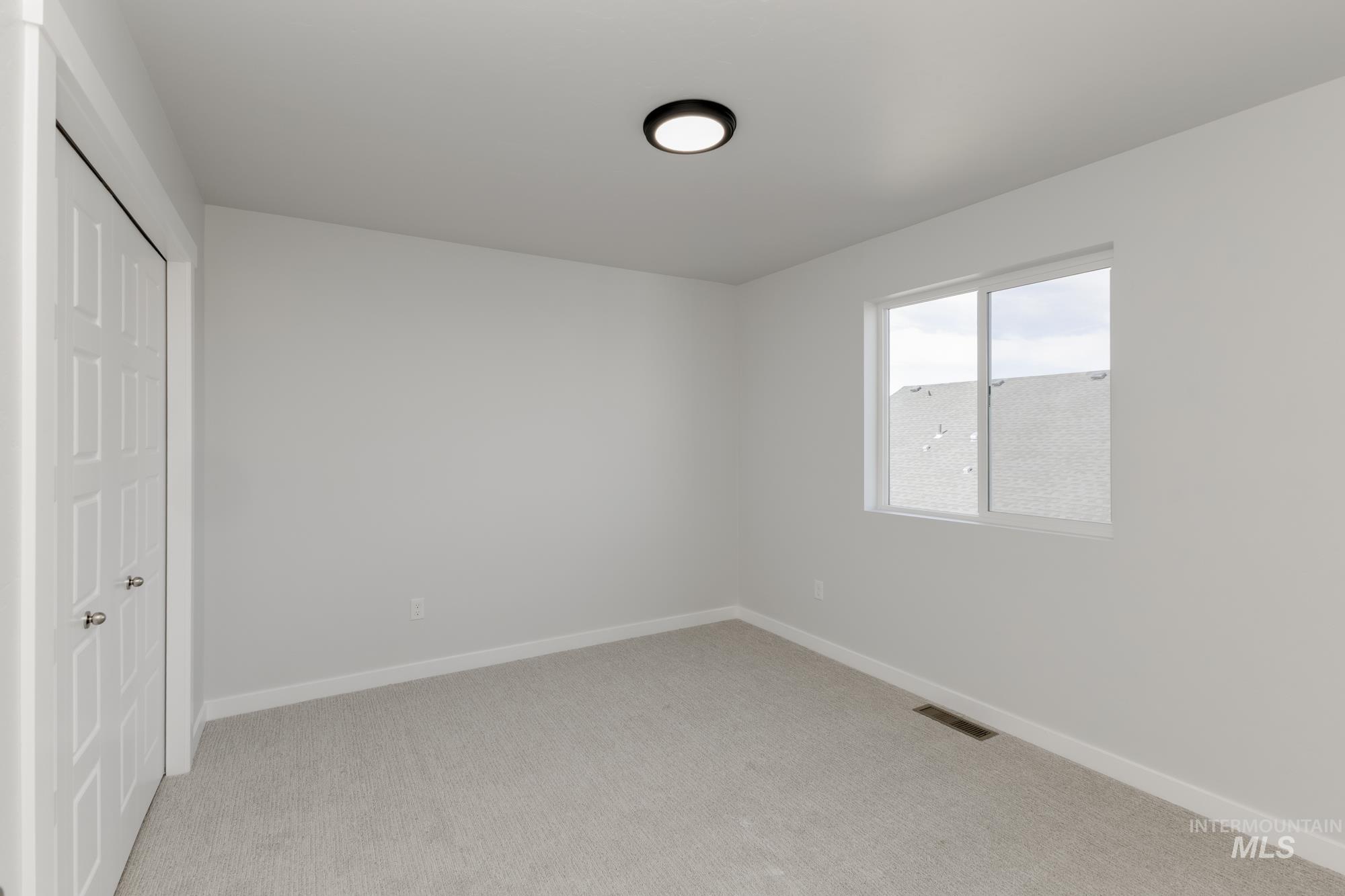 6985 S Old Farm Ave, Meridian, Idaho 83642, 5 Bedrooms, 3 Bathrooms, Residential For Sale, Price $521,990,MLS 98964560