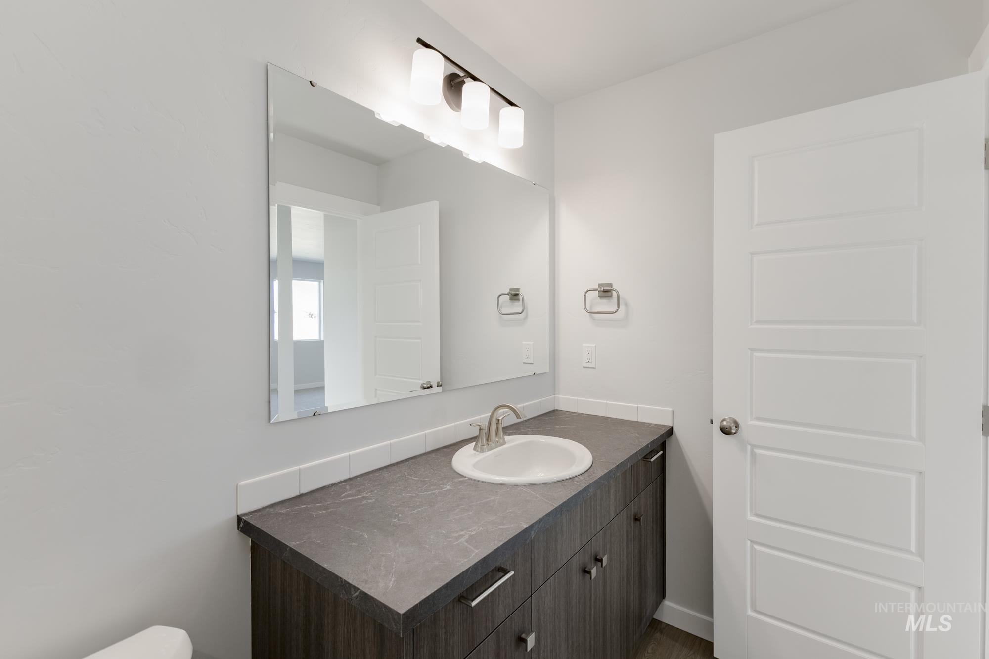 6985 S Old Farm Ave, Meridian, Idaho 83642, 5 Bedrooms, 3 Bathrooms, Residential For Sale, Price $521,990,MLS 98964560