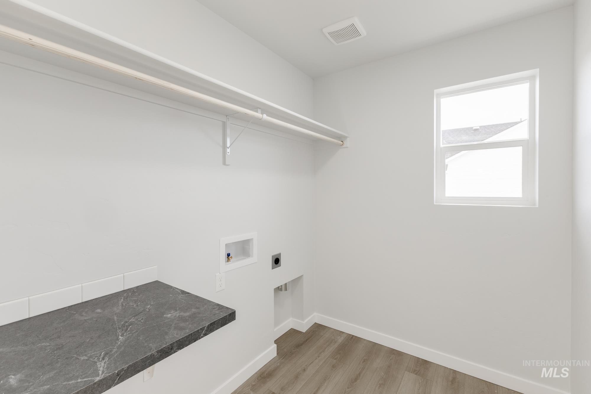 6985 S Old Farm Ave, Meridian, Idaho 83642, 5 Bedrooms, 3 Bathrooms, Residential For Sale, Price $521,990,MLS 98964560