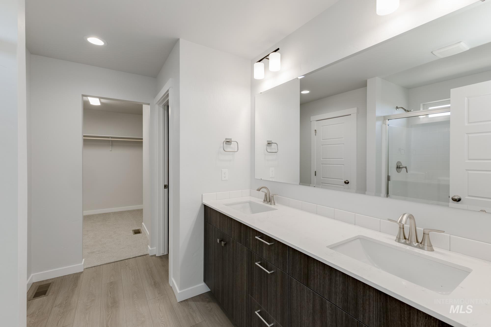 6985 S Old Farm Ave, Meridian, Idaho 83642, 5 Bedrooms, 3 Bathrooms, Residential For Sale, Price $521,990,MLS 98964560