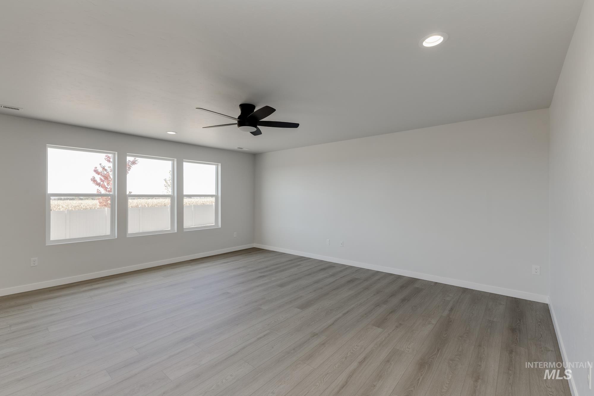 6985 S Old Farm Ave, Meridian, Idaho 83642, 5 Bedrooms, 3 Bathrooms, Residential For Sale, Price $521,990,MLS 98964560