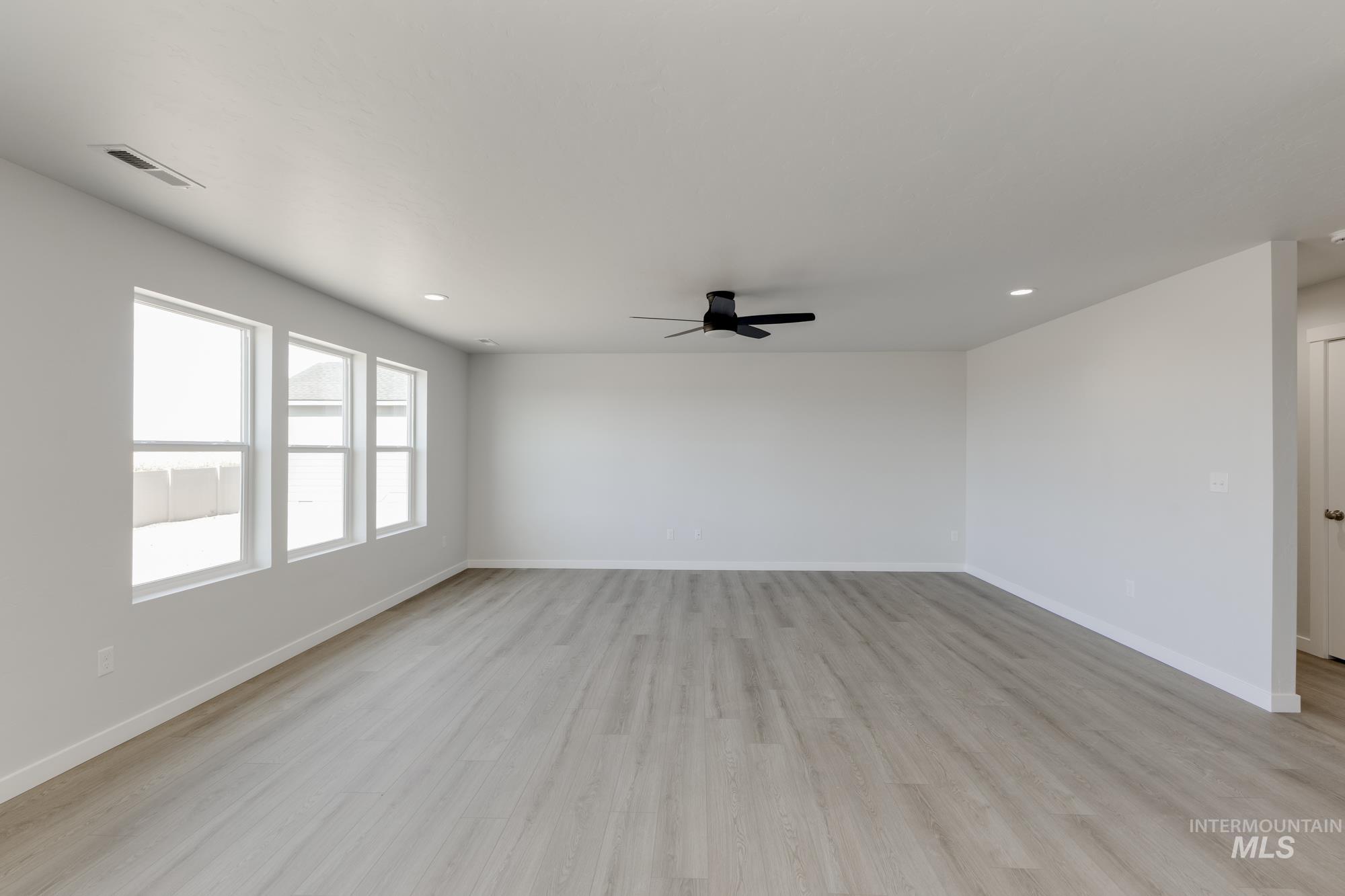 6985 S Old Farm Ave, Meridian, Idaho 83642, 5 Bedrooms, 3 Bathrooms, Residential For Sale, Price $521,990,MLS 98964560