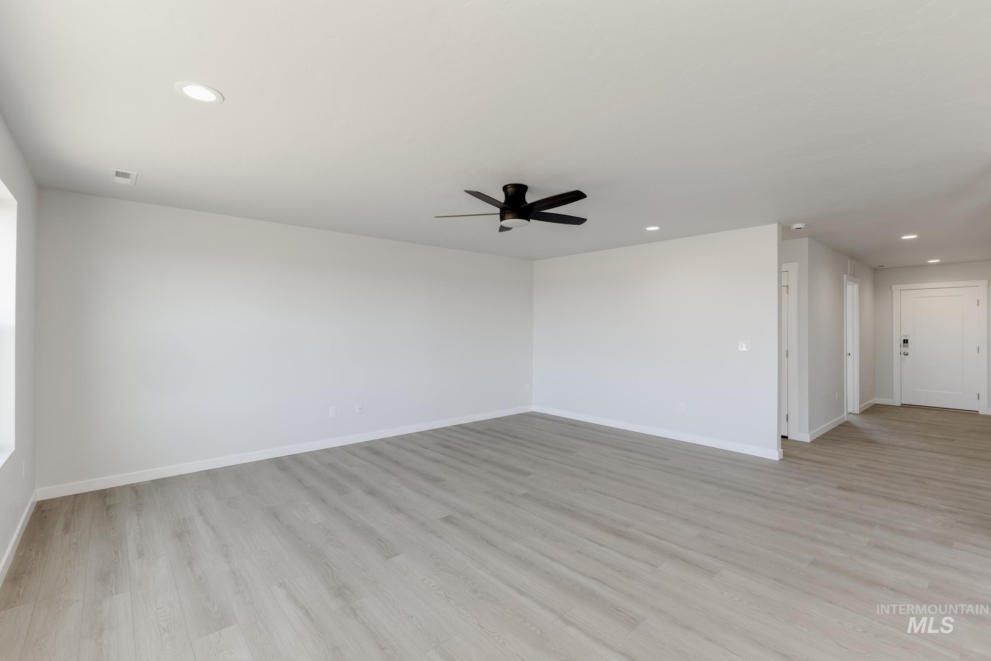 6985 S Old Farm Ave, Meridian, Idaho 83642, 5 Bedrooms, 3 Bathrooms, Residential For Sale, Price $521,990,MLS 98964560