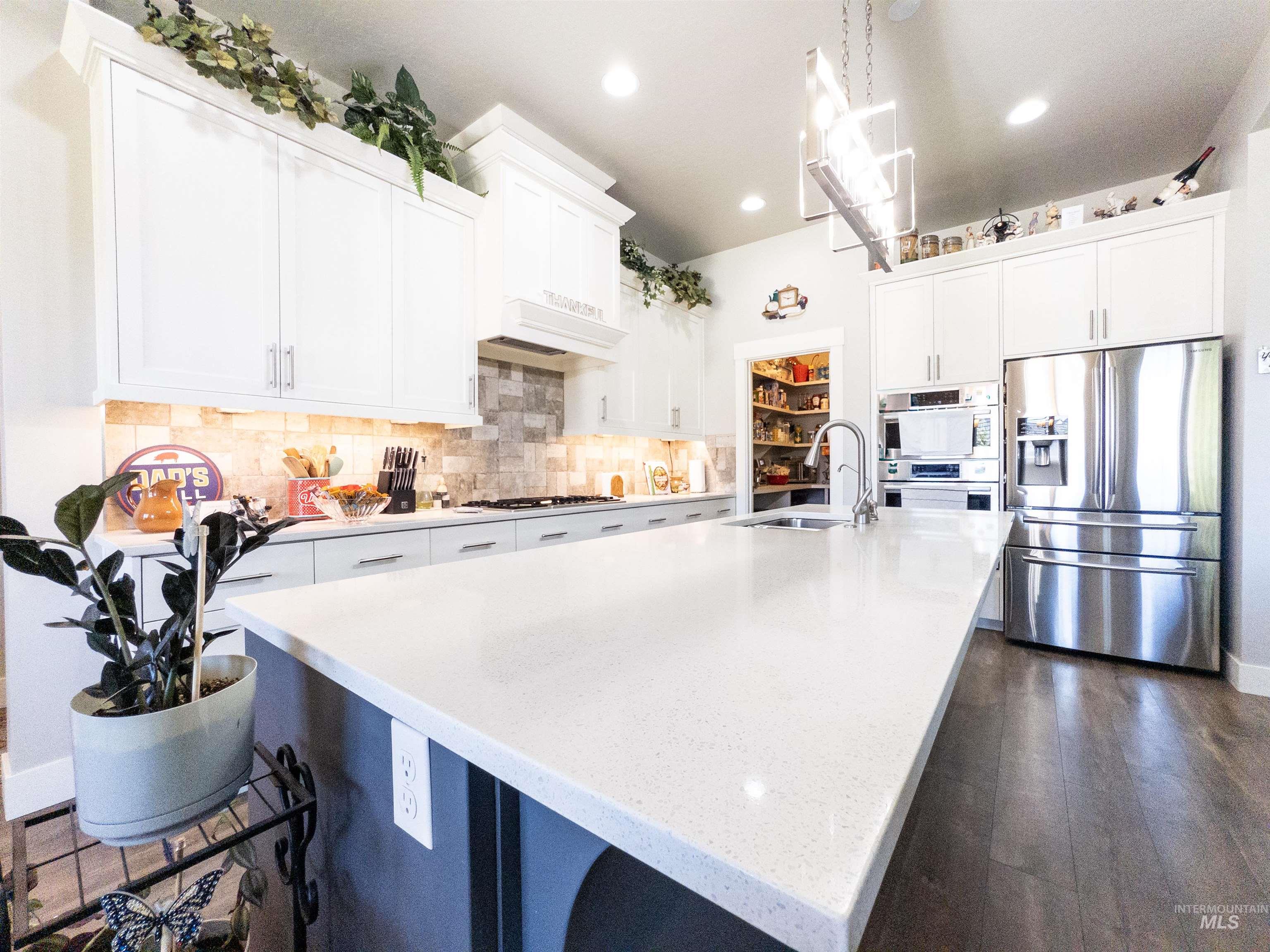 4577 N Comiso, Meridian, Idaho 83646, 4 Bedrooms, 2.5 Bathrooms, Residential For Sale, Price $675,000,MLS 98964569