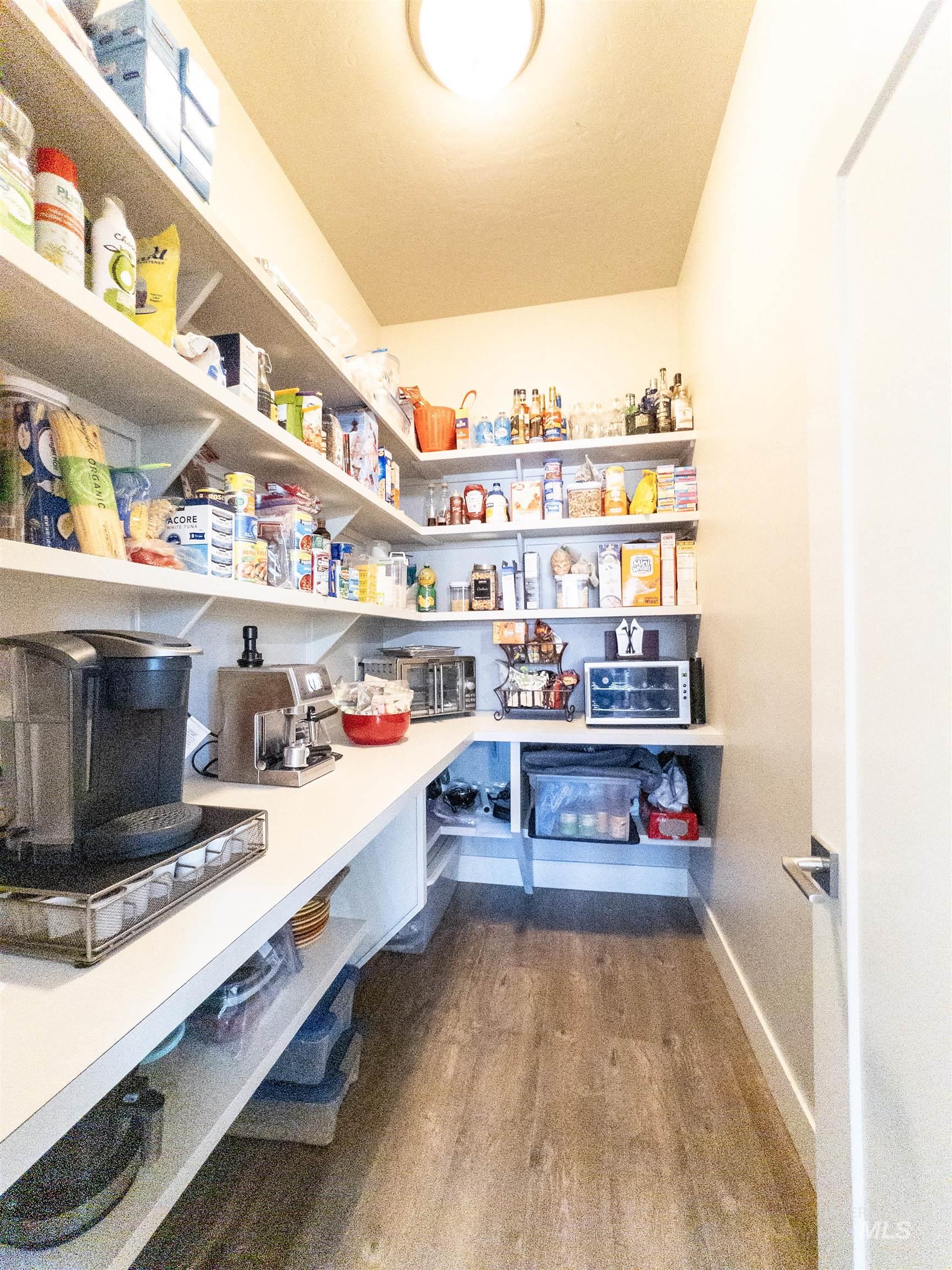 4577 N Comiso, Meridian, Idaho 83646, 4 Bedrooms, 2.5 Bathrooms, Residential For Sale, Price $675,000,MLS 98964569