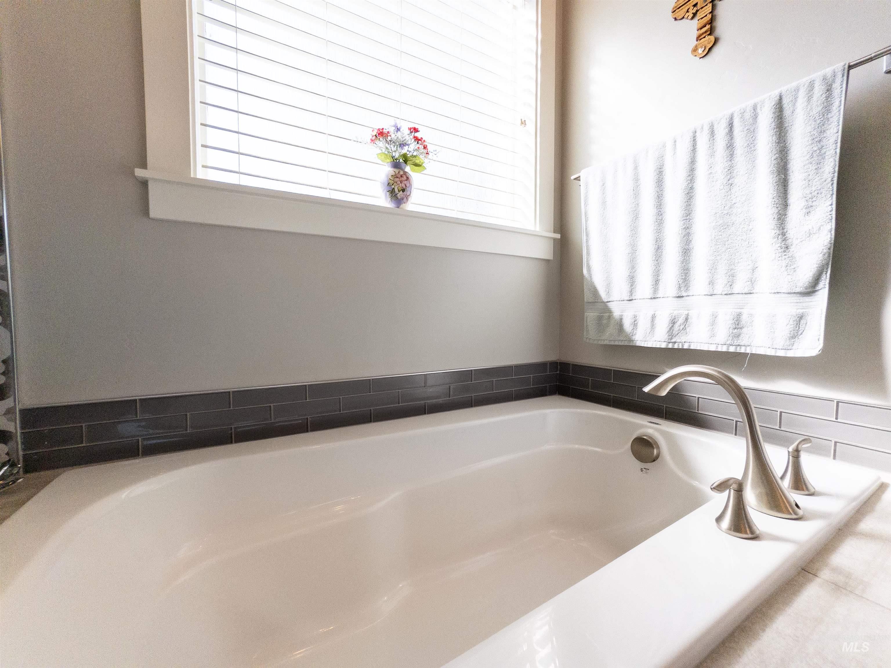 4577 N Comiso, Meridian, Idaho 83646, 4 Bedrooms, 2.5 Bathrooms, Residential For Sale, Price $675,000,MLS 98964569