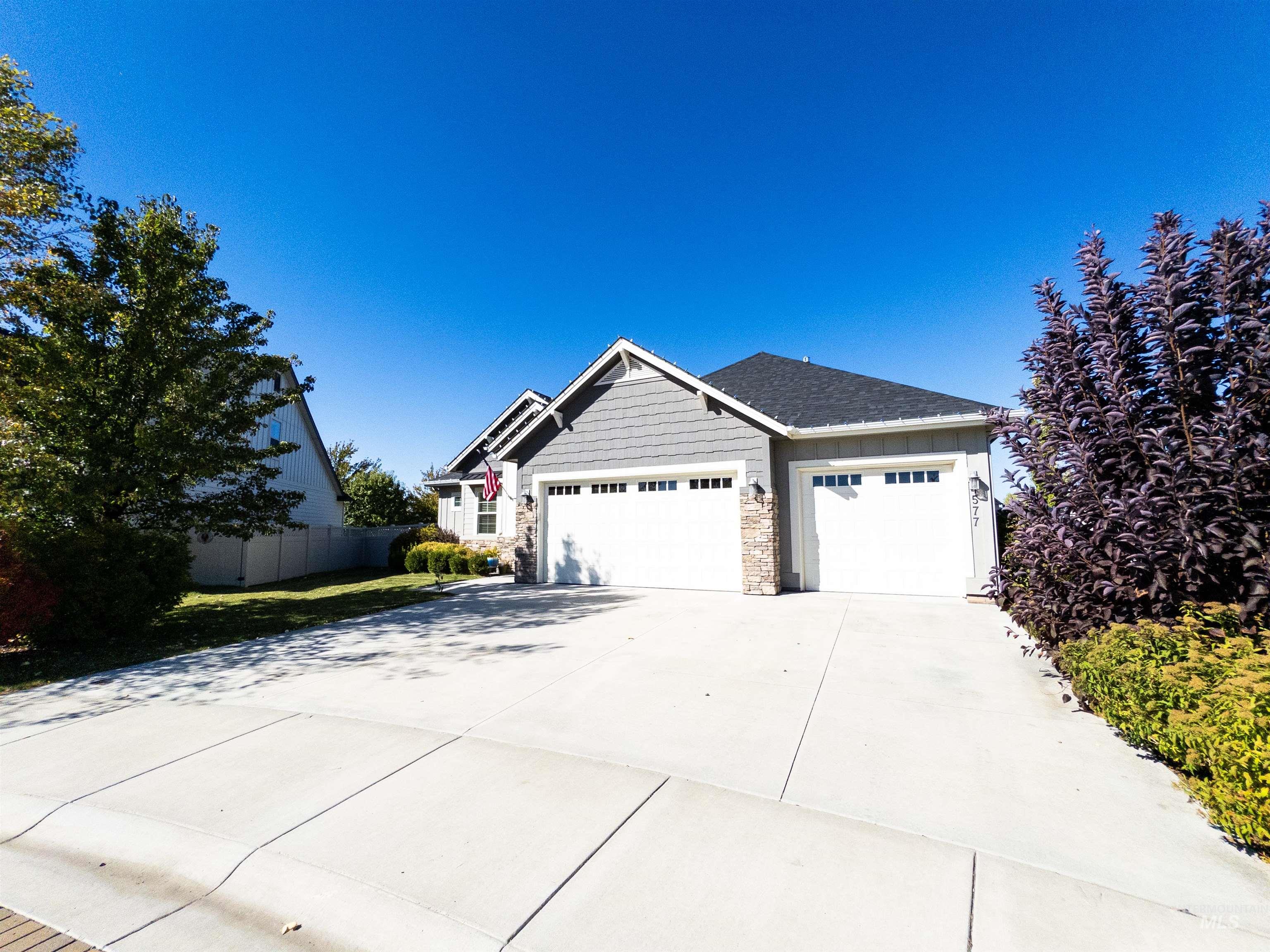 4577 N Comiso, Meridian, Idaho 83646, 4 Bedrooms, 2.5 Bathrooms, Residential For Sale, Price $675,000,MLS 98964569
