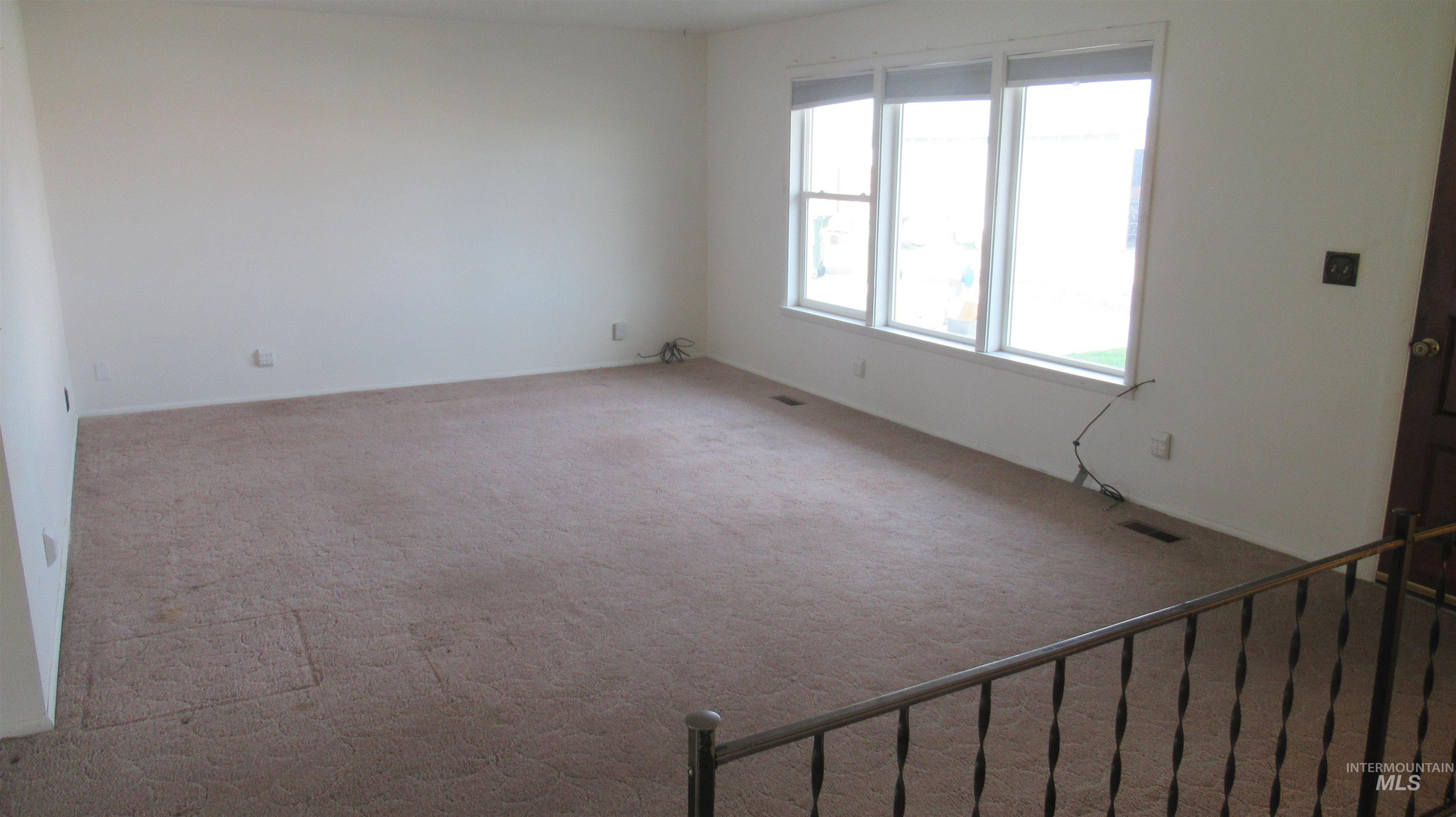 1317 SW 30 th Street, Ontario, Oregon 97914, 5 Bedrooms, 3 Bathrooms, Residential For Sale, Price $349,900,MLS 98964571