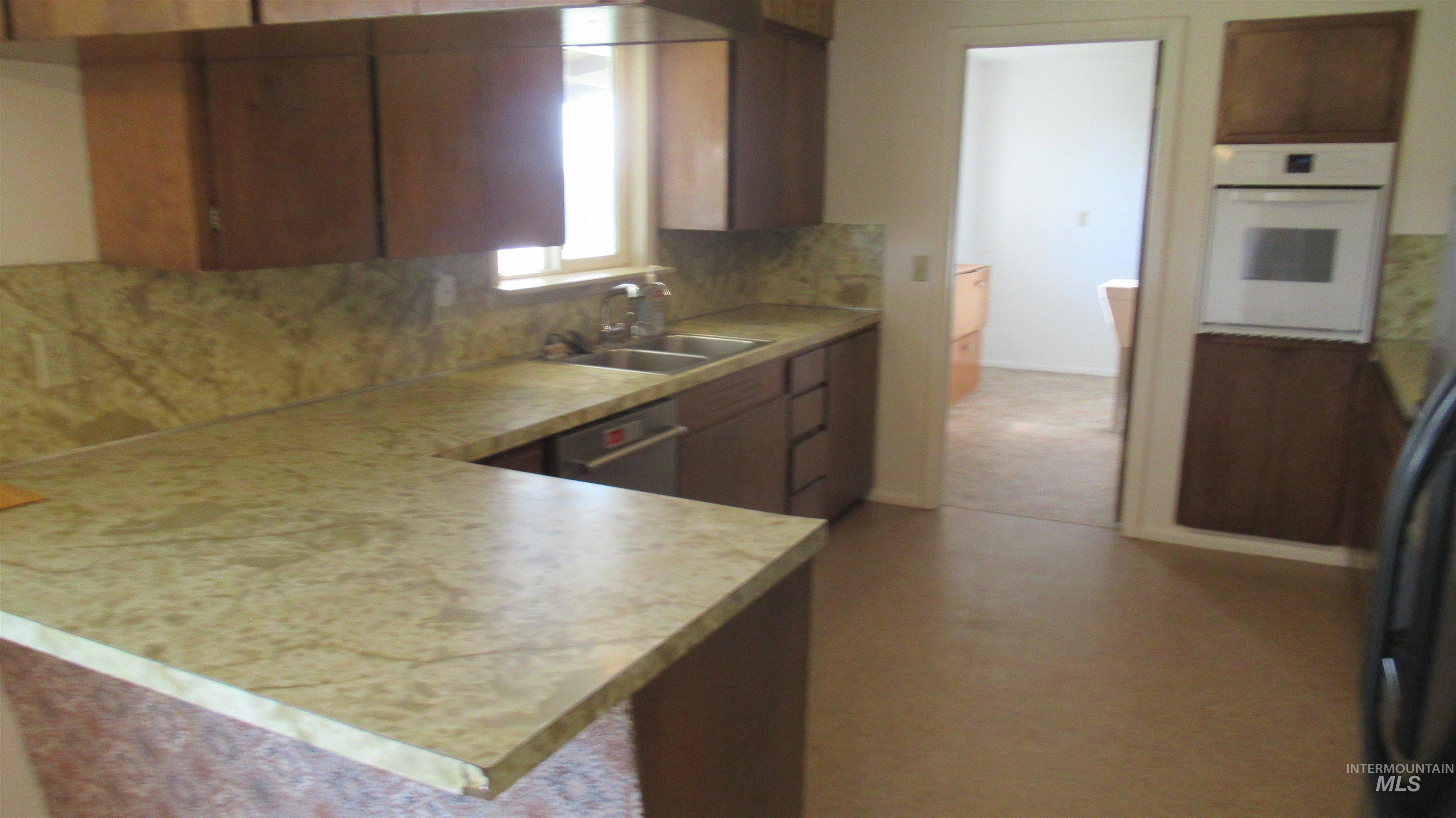 1317 SW 30 th Street, Ontario, Oregon 97914, 5 Bedrooms, 3 Bathrooms, Residential For Sale, Price $349,900,MLS 98964571