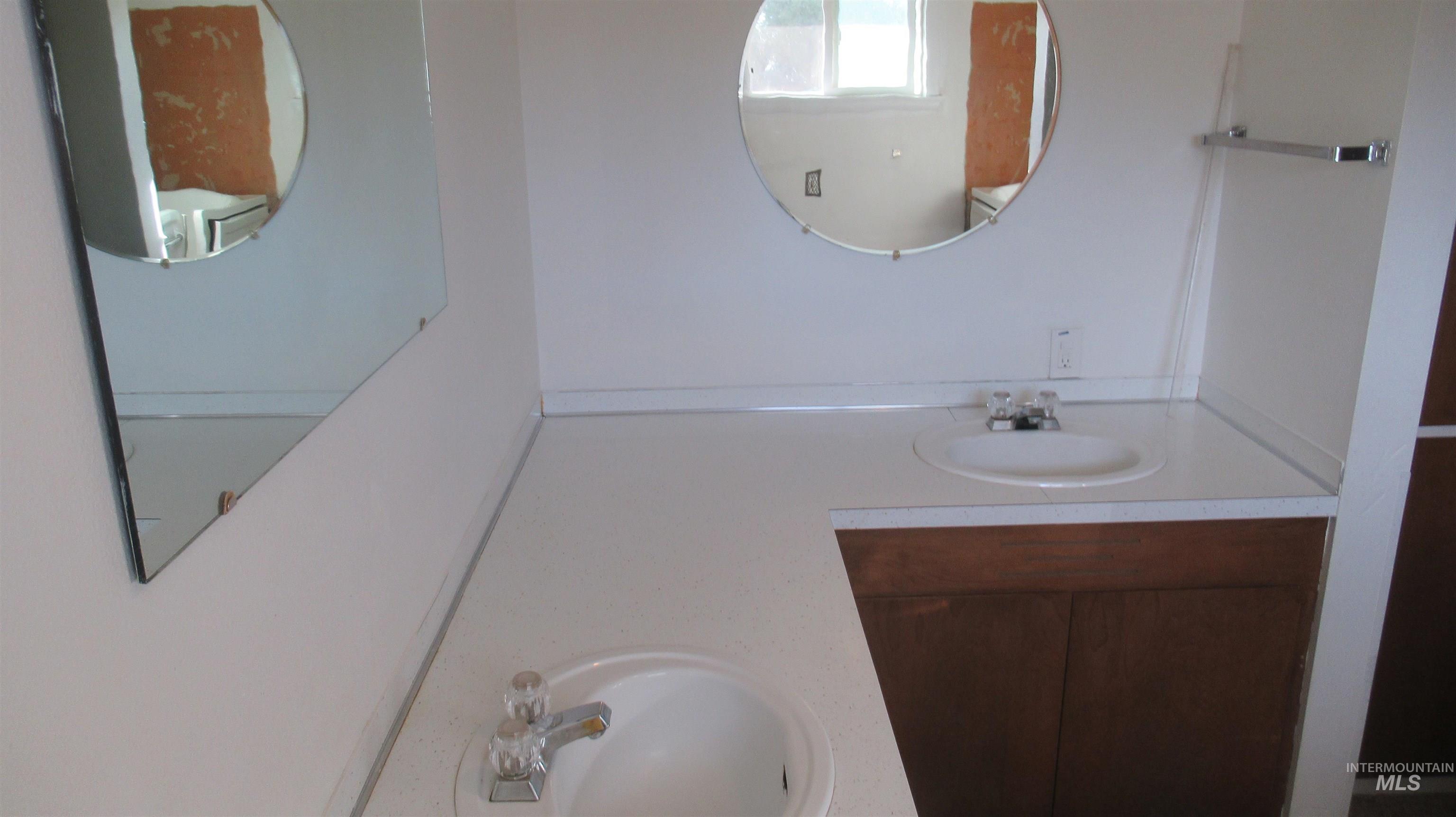 1317 SW 30 th Street, Ontario, Oregon 97914, 5 Bedrooms, 3 Bathrooms, Residential For Sale, Price $349,900,MLS 98964571