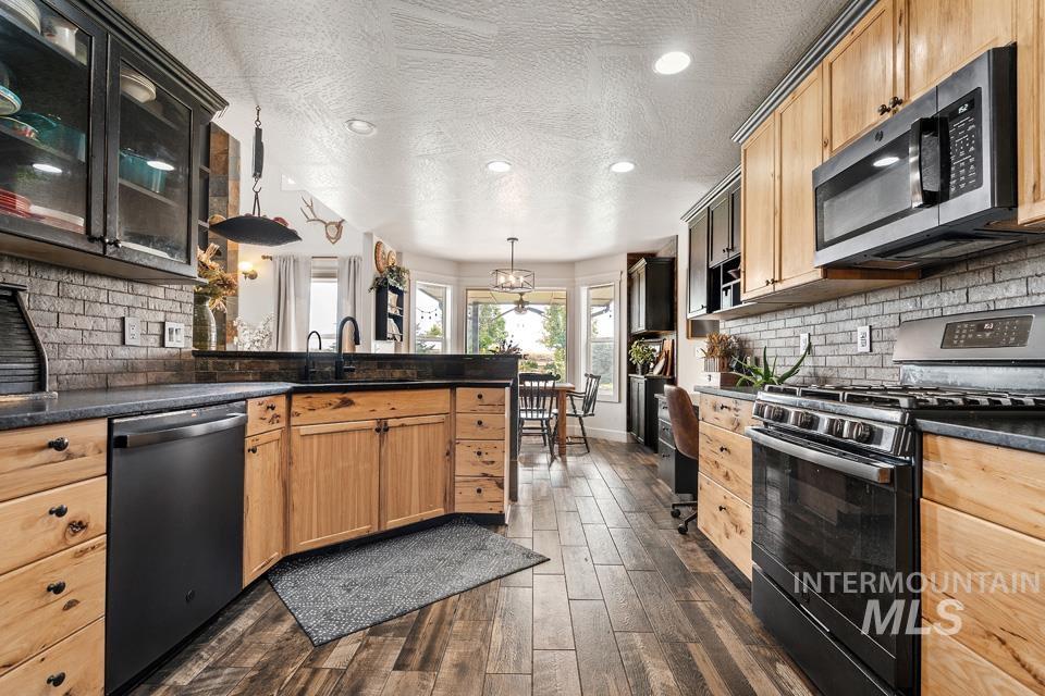 4535 SE 3rd Ave, New Plymouth, Idaho 83655, 4 Bedrooms, 3.5 Bathrooms, Residential For Sale, Price $1,110,000,MLS 98964575