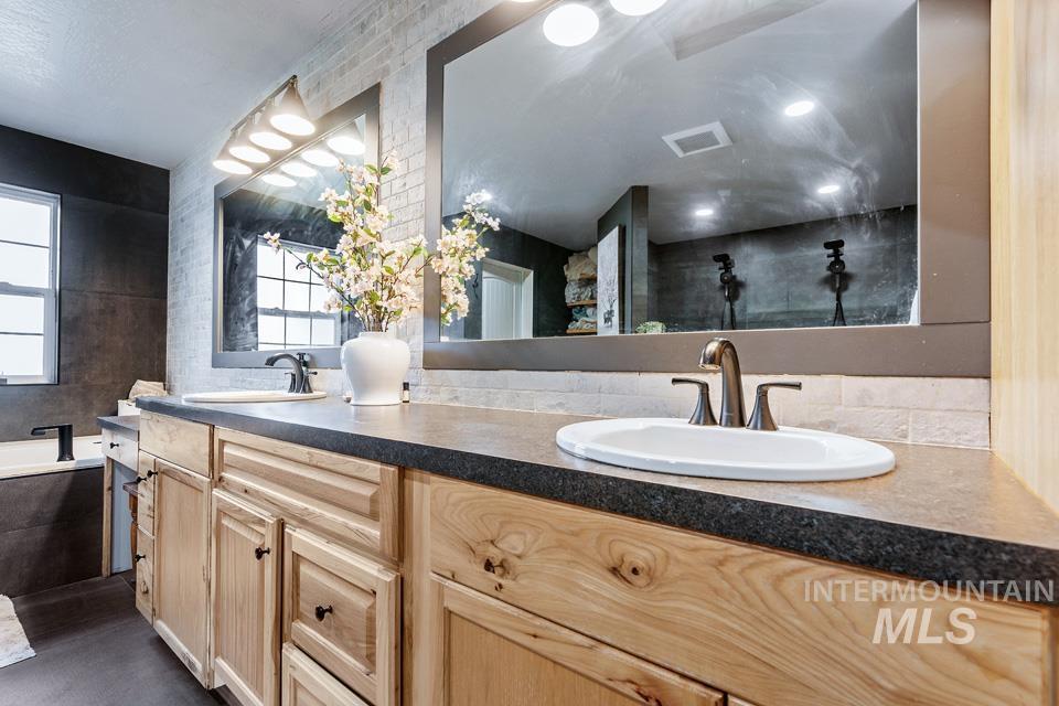 4535 SE 3rd Ave, New Plymouth, Idaho 83655, 4 Bedrooms, 3.5 Bathrooms, Residential For Sale, Price $1,110,000,MLS 98964575