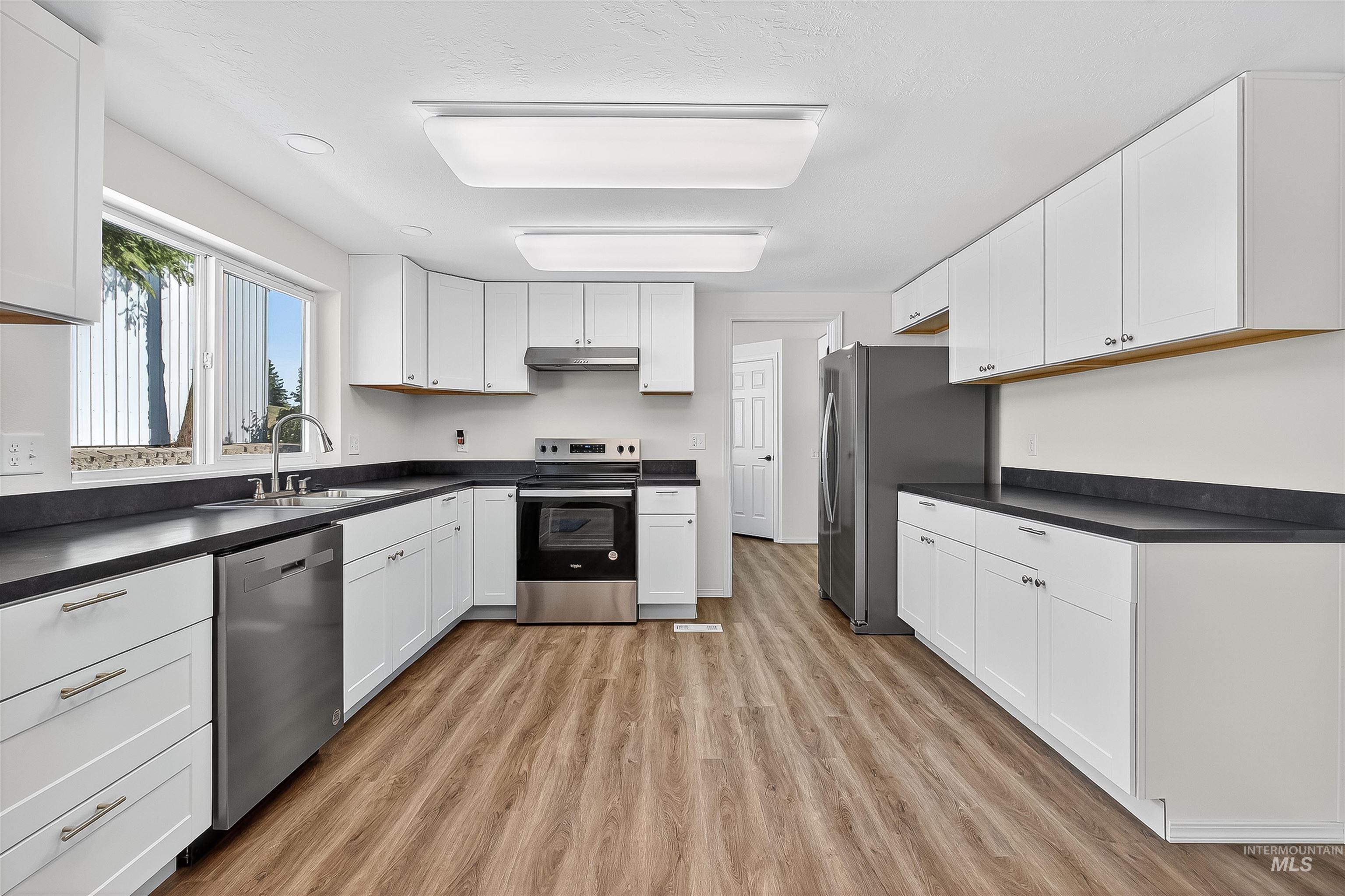 128 E Persimmon St, Genesee, Idaho 83832, 3 Bedrooms, 2 Bathrooms, Residential For Sale, Price $414,000, 98964585