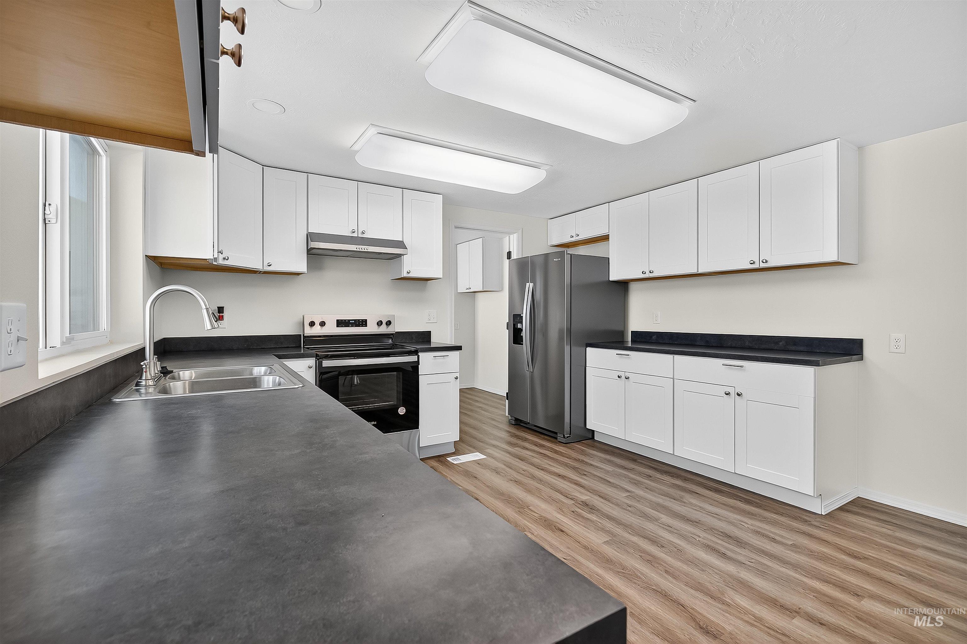 128 E Persimmon St, Genesee, Idaho 83832, 3 Bedrooms, 2 Bathrooms, Residential For Sale, Price $414,000, 98964585