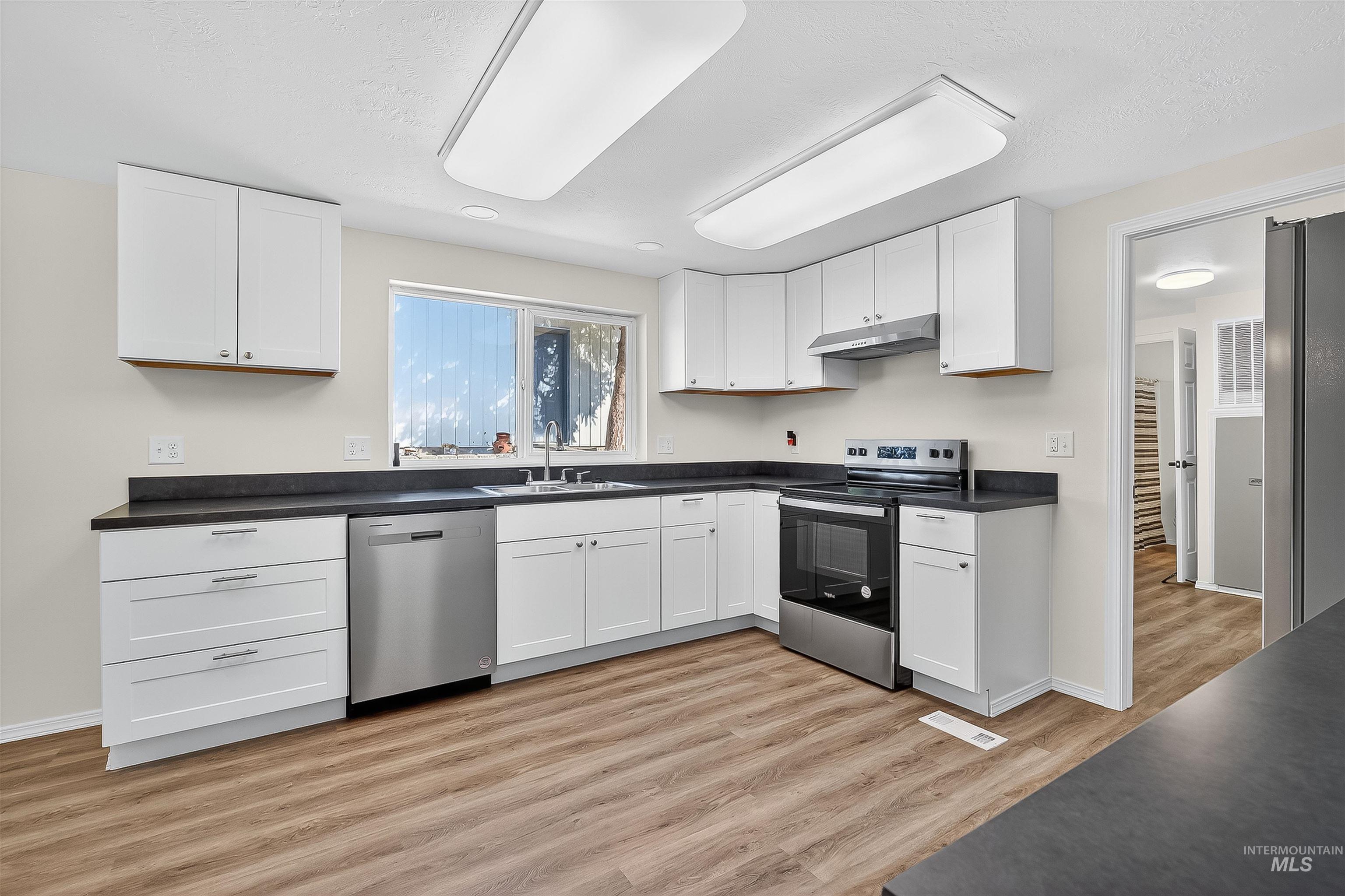 128 E Persimmon St, Genesee, Idaho 83832, 3 Bedrooms, 2 Bathrooms, Residential For Sale, Price $414,000, 98964585