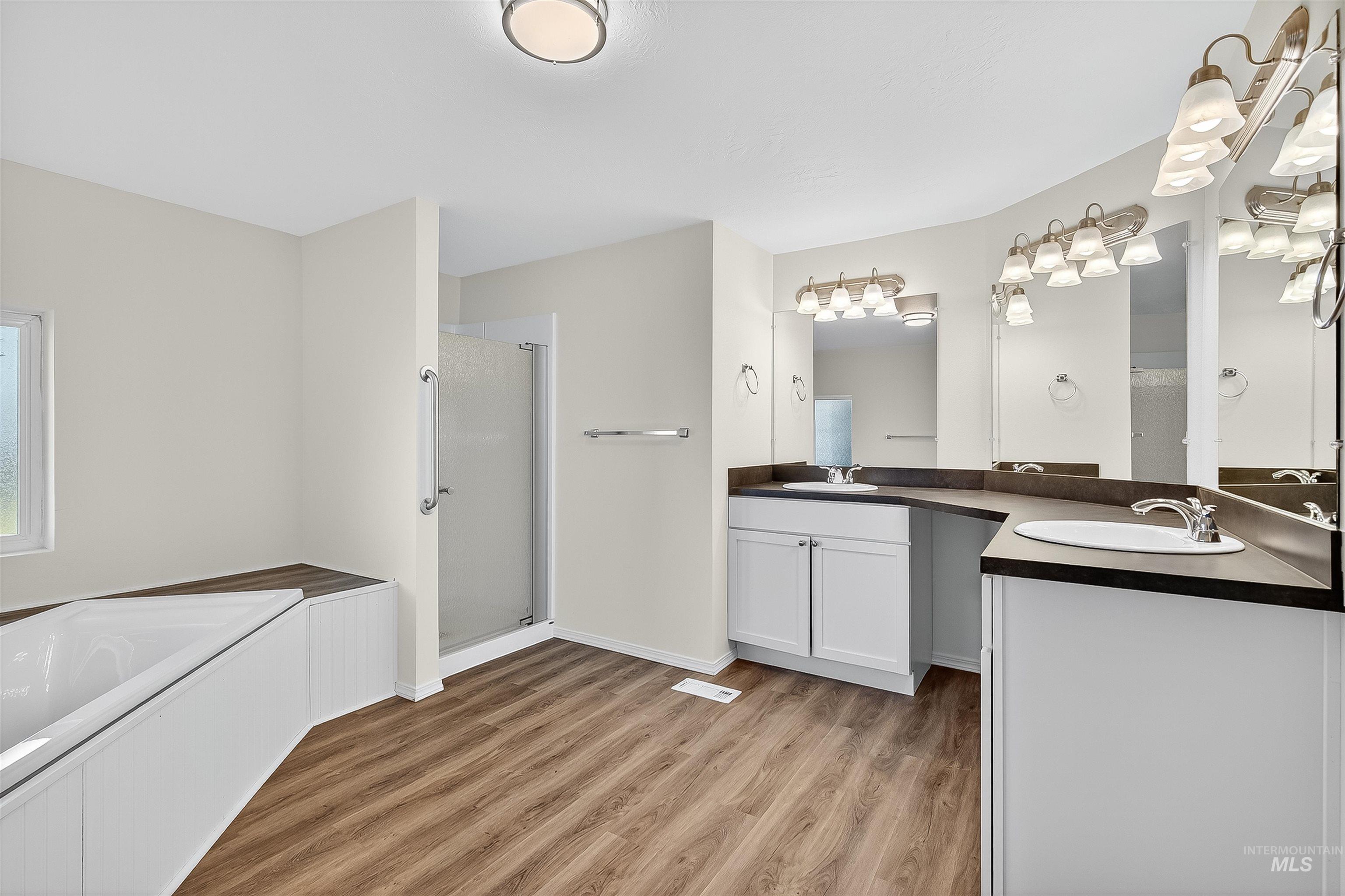 128 E Persimmon St, Genesee, Idaho 83832, 3 Bedrooms, 2 Bathrooms, Residential For Sale, Price $414,000, 98964585