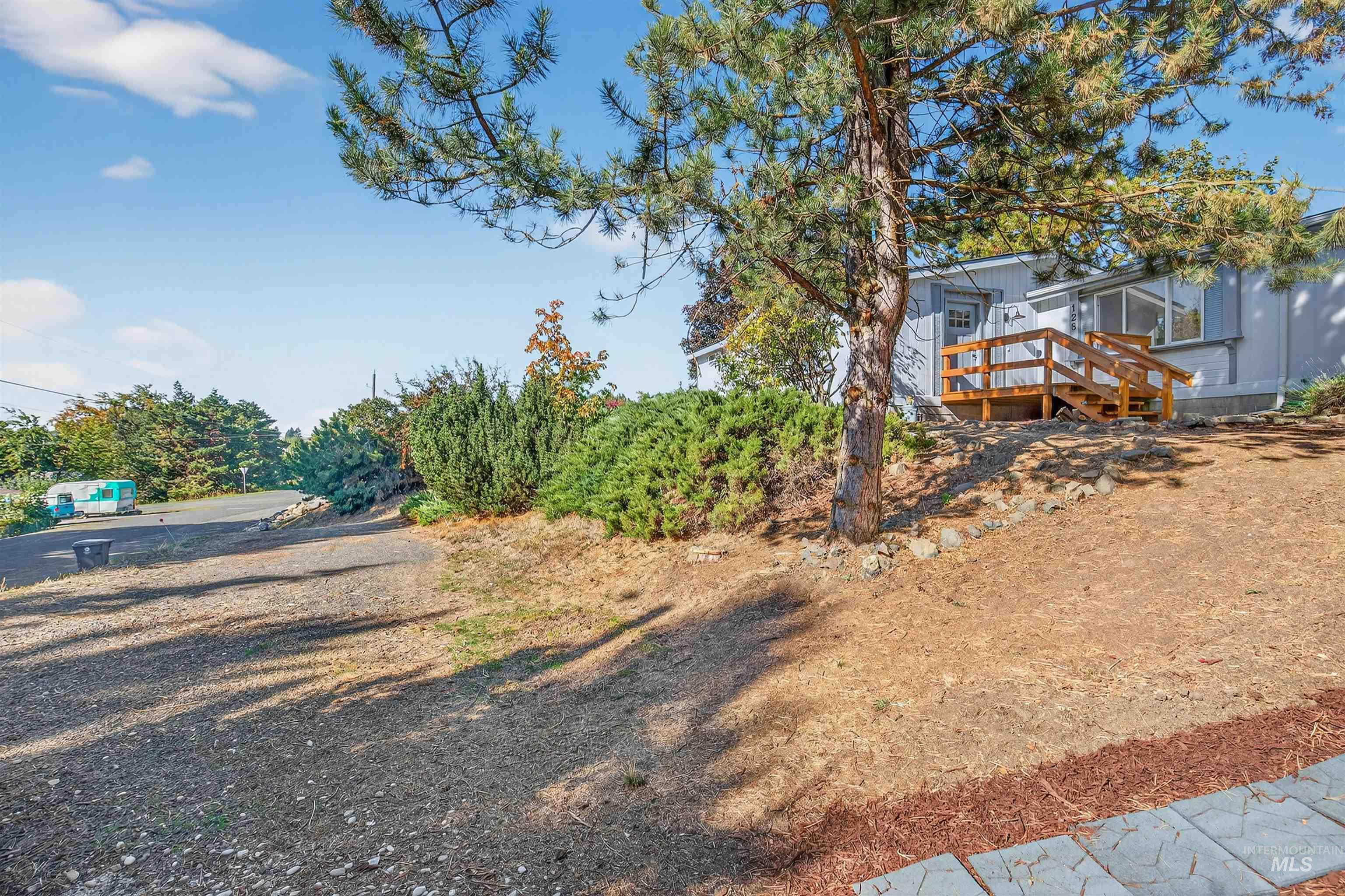 128 E Persimmon St, Genesee, Idaho 83832, 3 Bedrooms, 2 Bathrooms, Residential For Sale, Price $414,000, 98964585