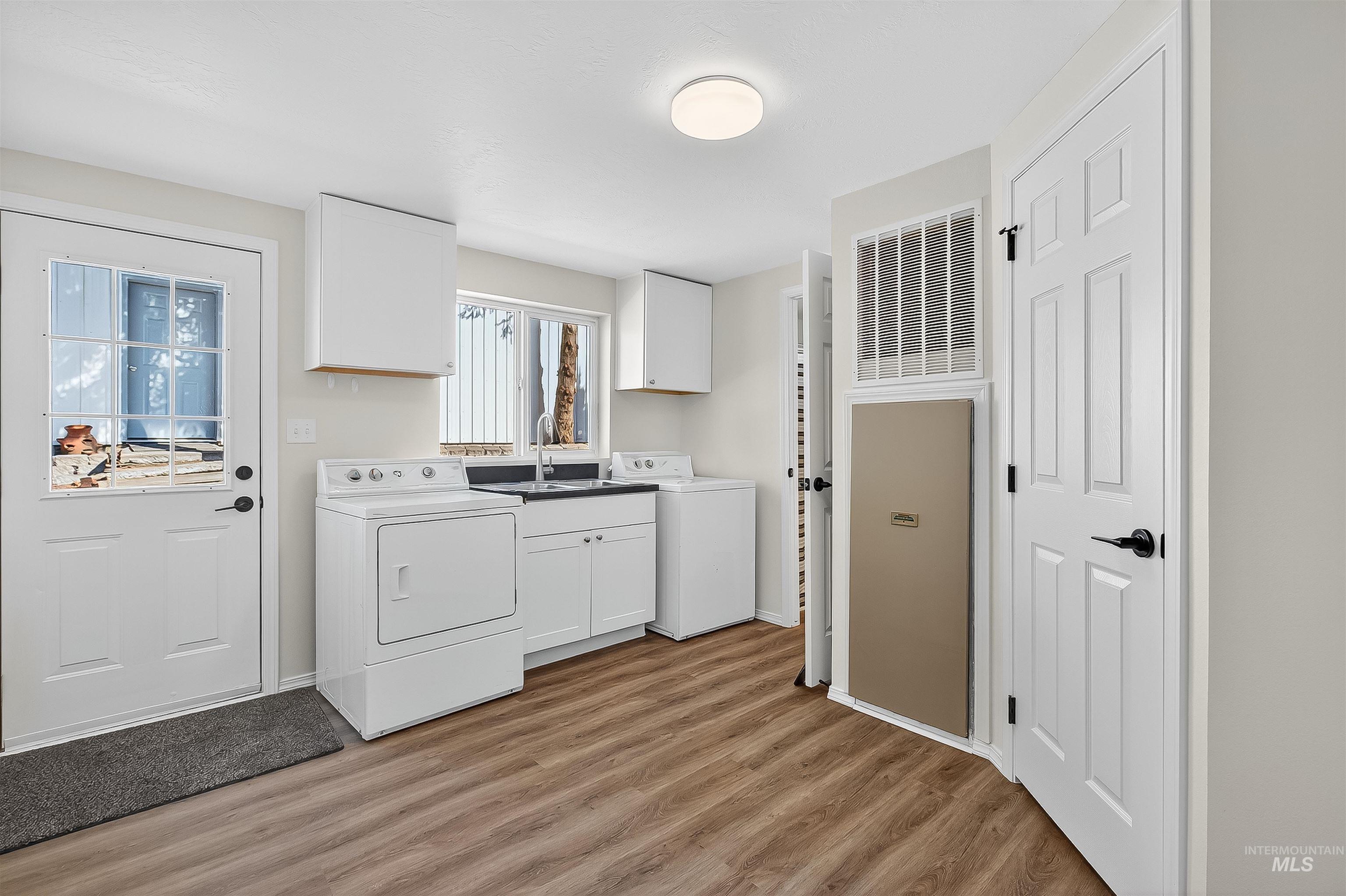 128 E Persimmon St, Genesee, Idaho 83832, 3 Bedrooms, 2 Bathrooms, Residential For Sale, Price $414,000, 98964585