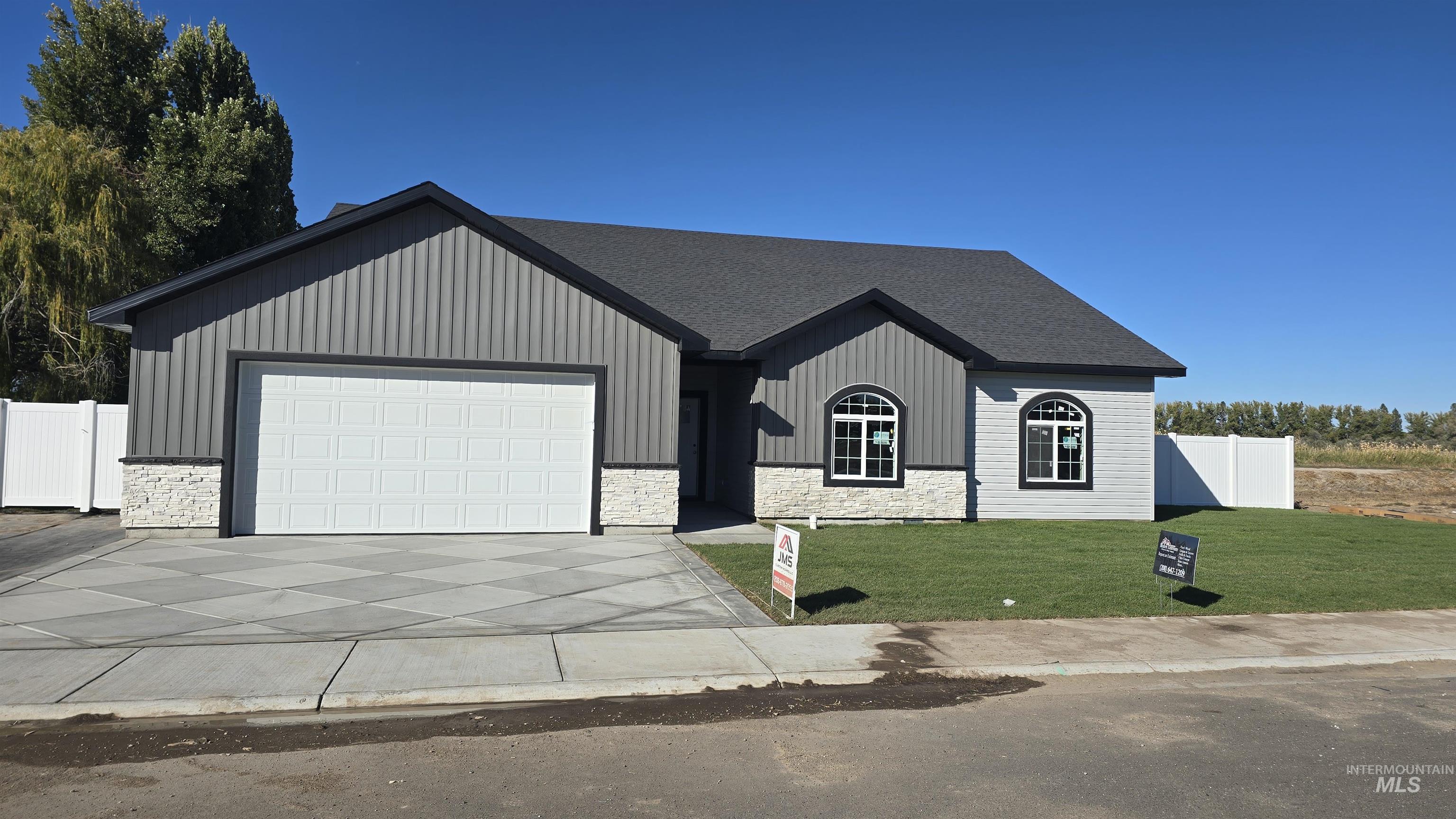 1212 Bronze Drive, Rupert, Idaho 83350, 4 Bedrooms, 2 Bathrooms, Residential For Sale, Price $369,000,MLS 98964594