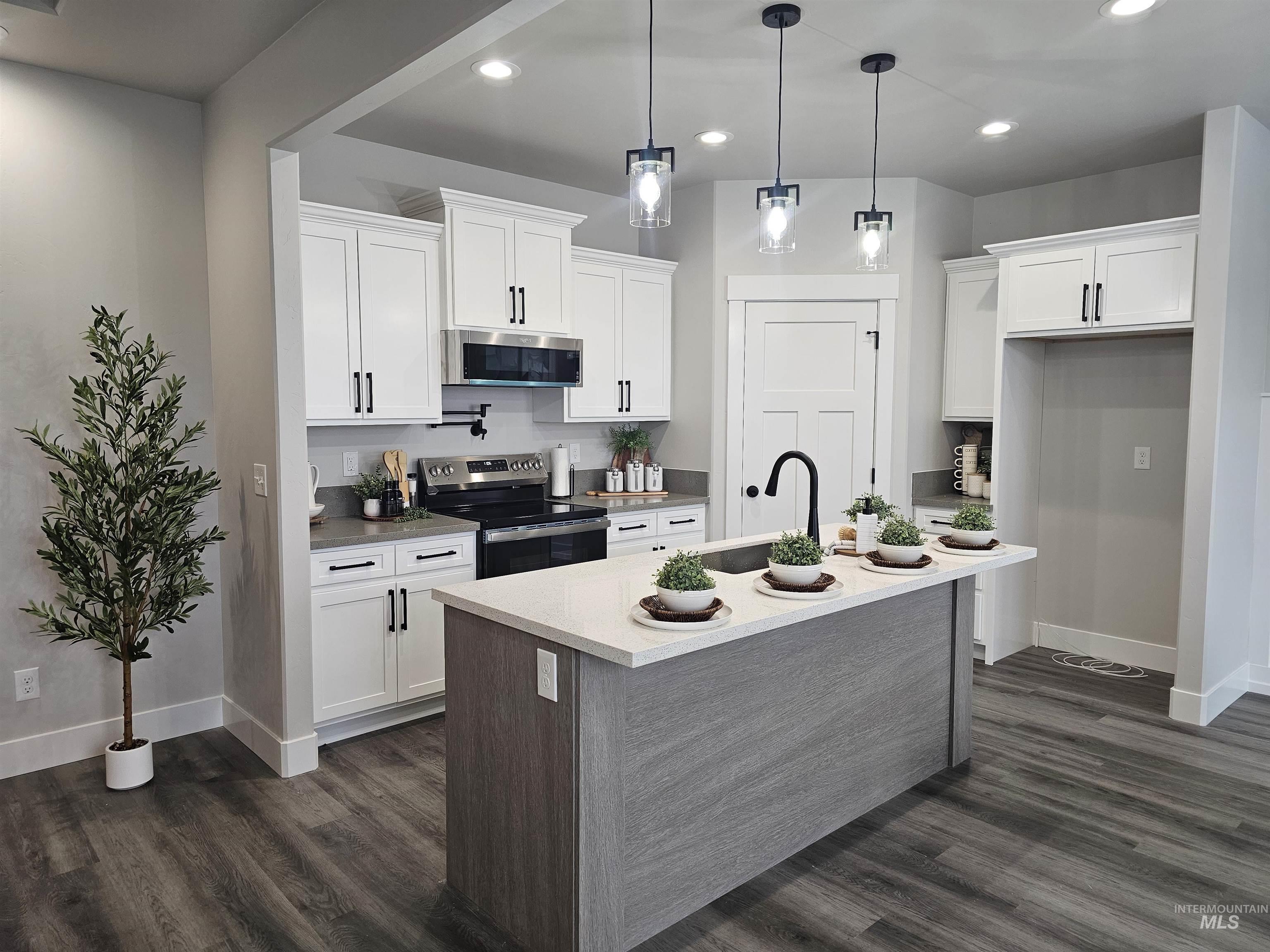 1212 Bronze Drive, Rupert, Idaho 83350, 4 Bedrooms, 2 Bathrooms, Residential For Sale, Price $369,000,MLS 98964594