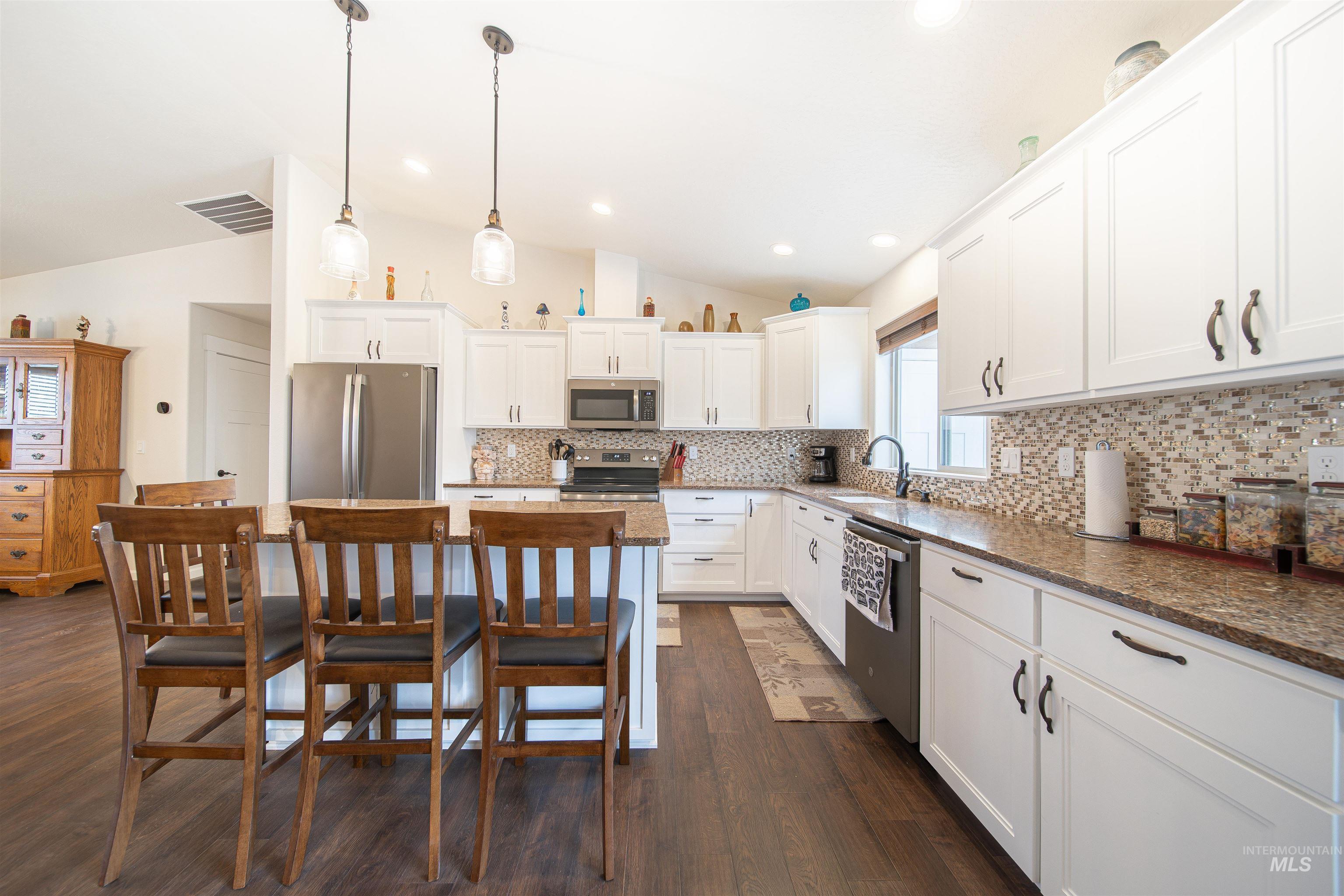 1727 Canyon Crest Way, Lewiston, Idaho 83501, 3 Bedrooms, 2 Bathrooms, Residential For Sale, Price $575,000,MLS 98964597