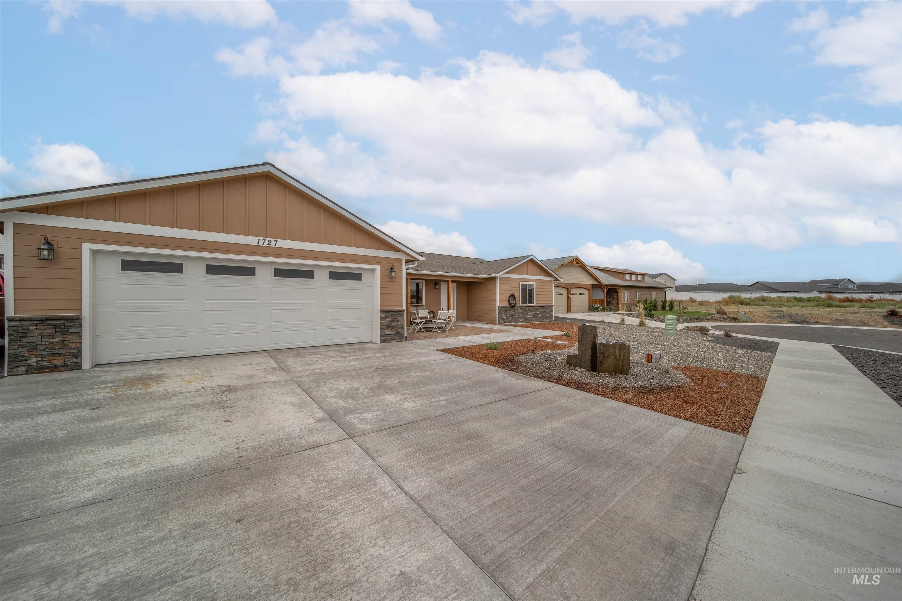 1727 Canyon Crest Way, Lewiston, Idaho 83501, 3 Bedrooms, 2 Bathrooms, Residential For Sale, Price $575,000,MLS 98964597