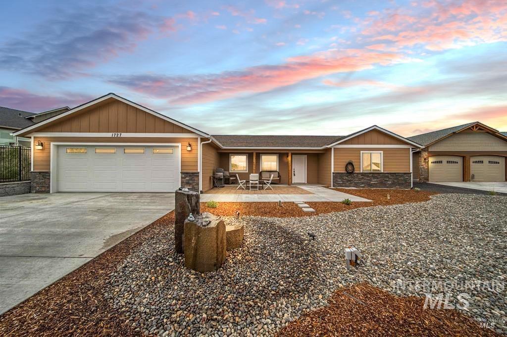 1727 Canyon Crest Way, Lewiston, Idaho 83501, 3 Bedrooms, 2 Bathrooms, Residential For Sale, Price $575,000,MLS 98964597