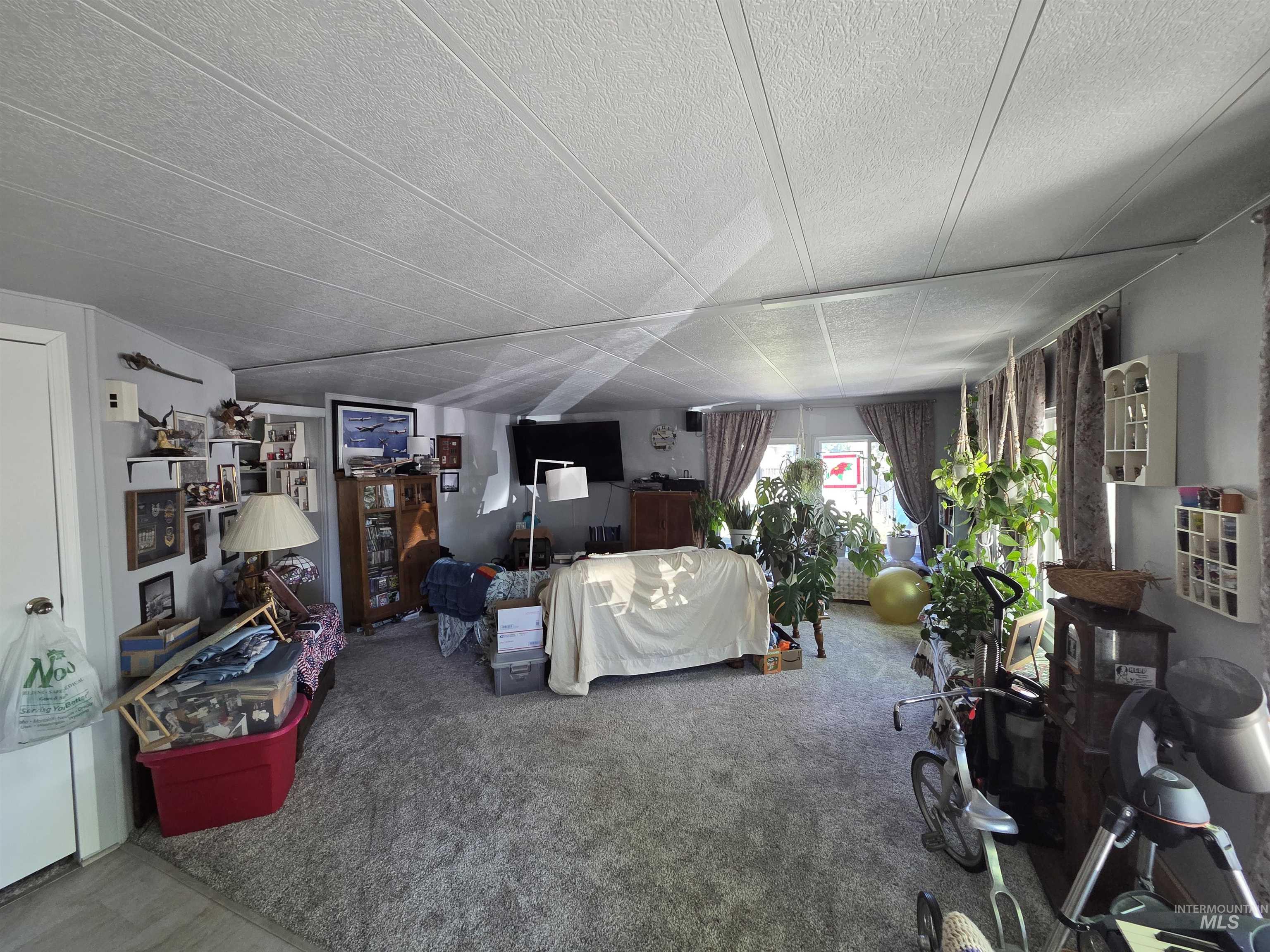 1610 S Midland Blvd, Nampa, Idaho 83686-2900, 3 Bedrooms, 2 Bathrooms, Residential For Sale, Price $349,900,MLS 98964608