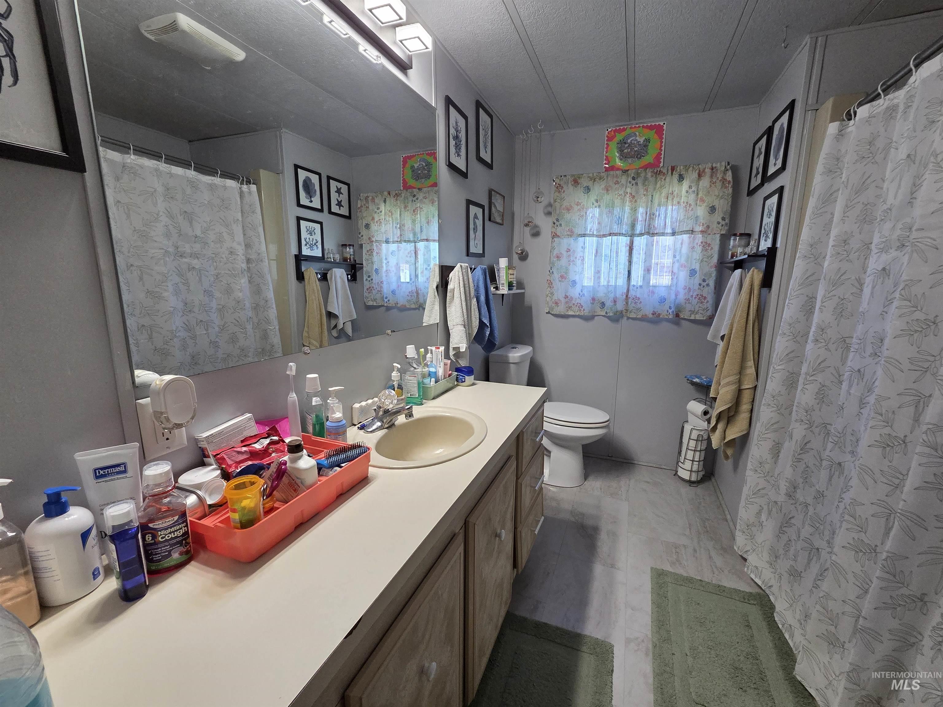 1610 S Midland Blvd, Nampa, Idaho 83686-2900, 3 Bedrooms, 2 Bathrooms, Residential For Sale, Price $349,900,MLS 98964608